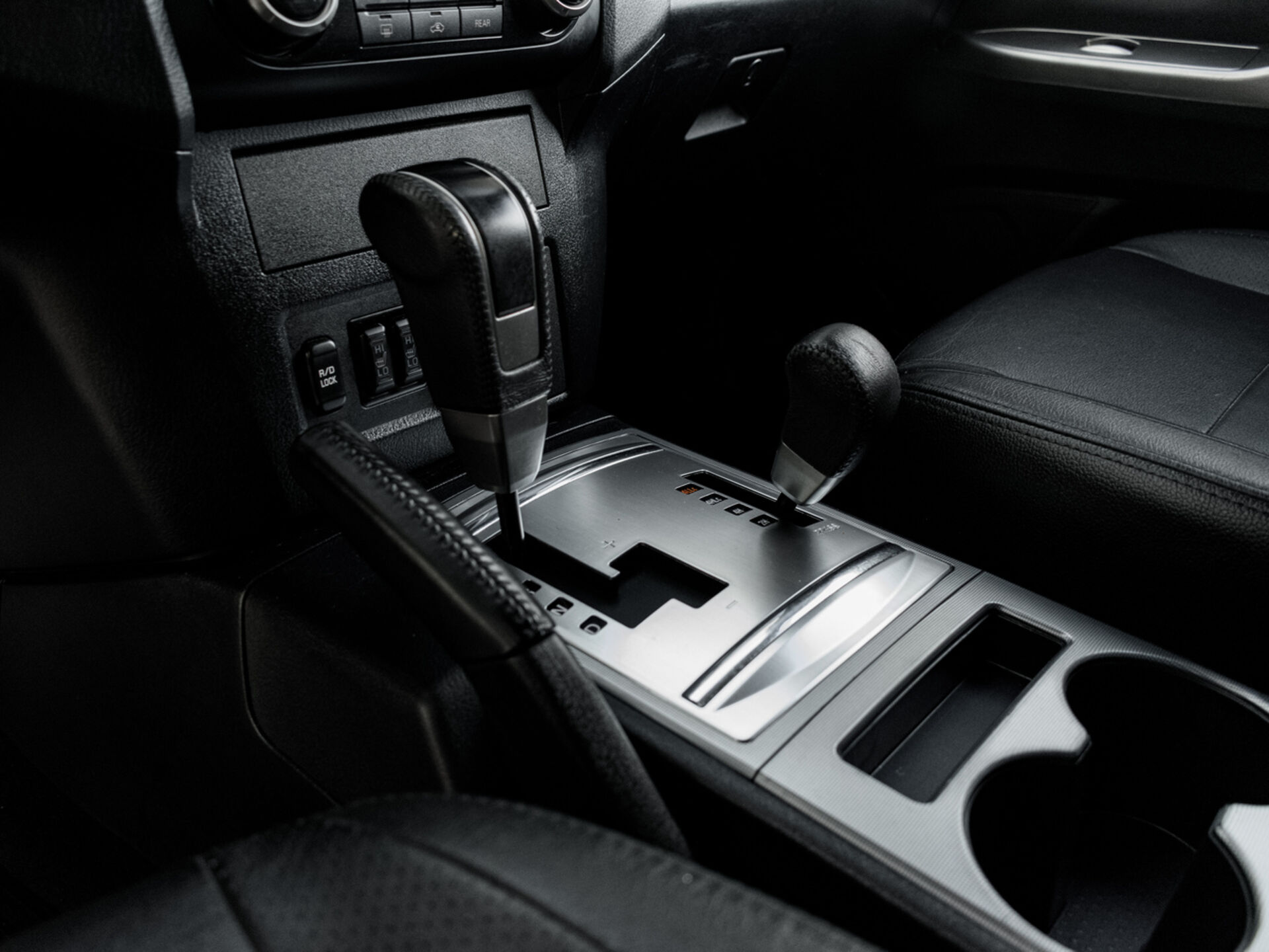 Купить Mitsubishi Pajero 3.0 AT (178 л.с.) 4WD, 2012 в Екатеренбурге