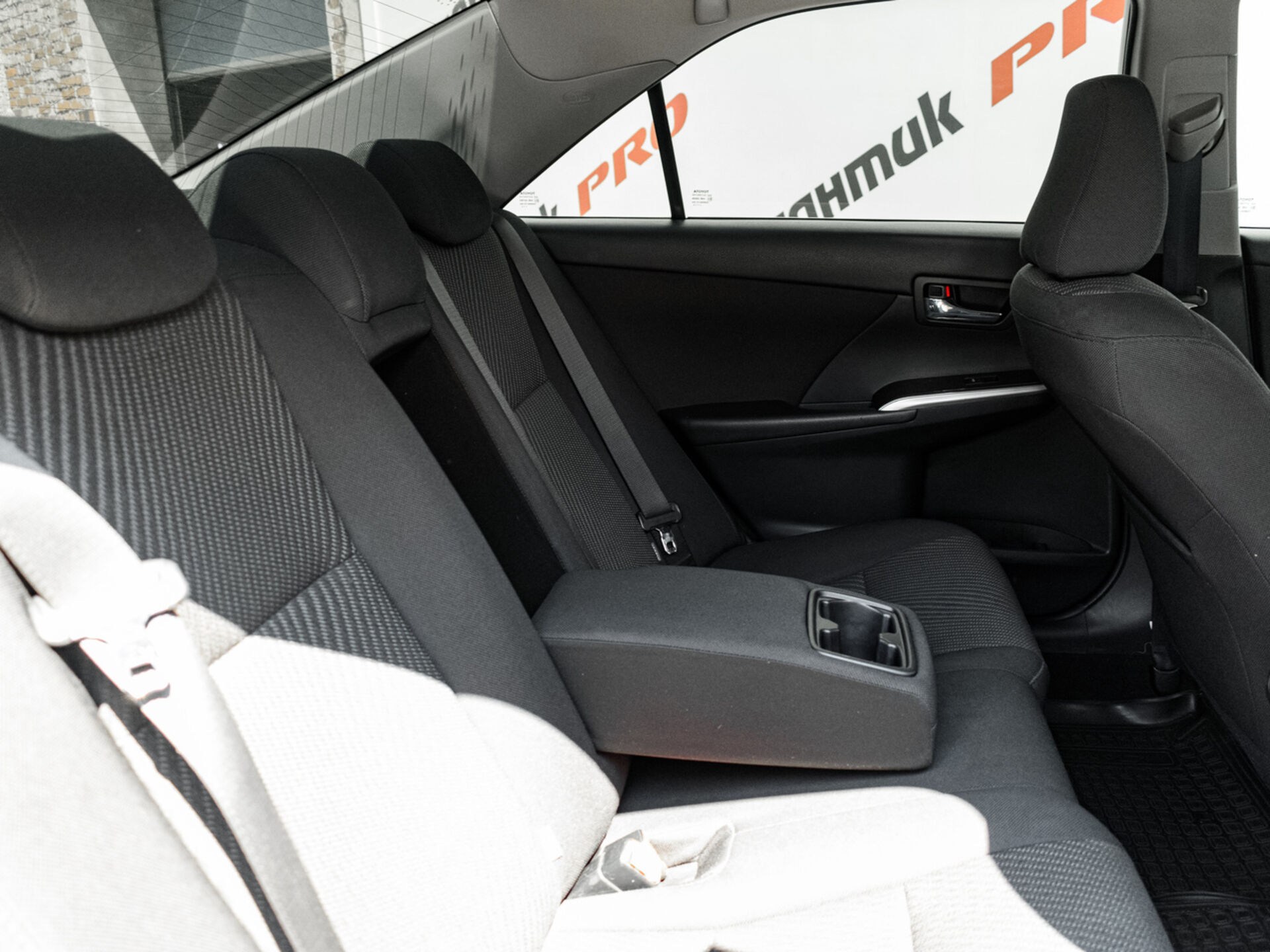 Купить Toyota Camry 2.0 AT (150 л.с.), 2015 в Екатеренбурге