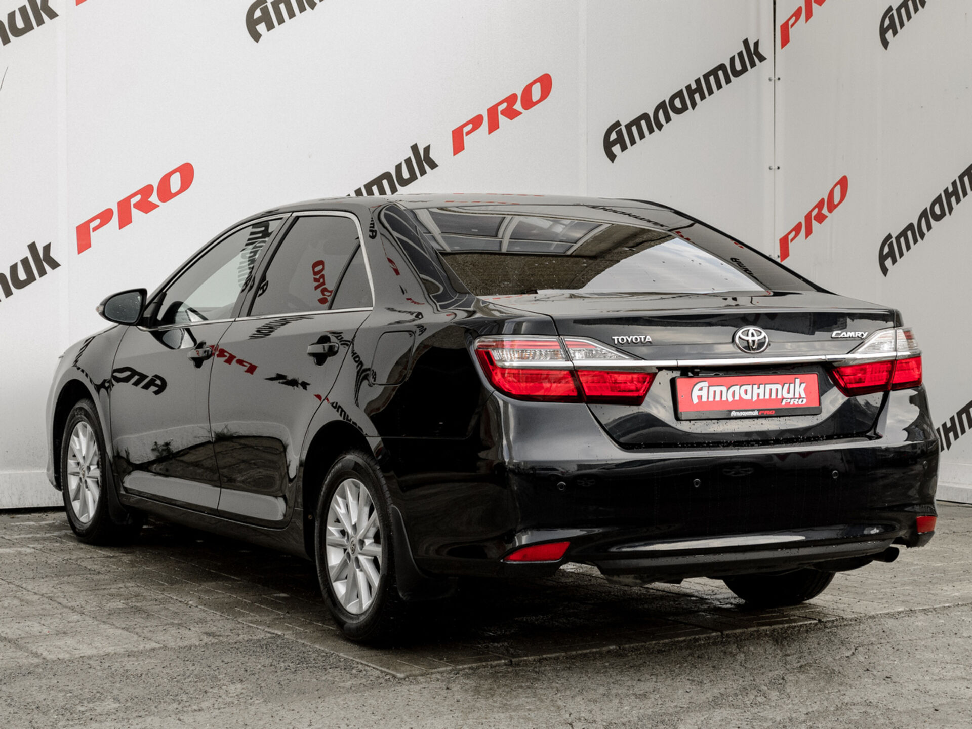 Купить Toyota Camry 2.0 AT (150 л.с.), 2015 в Екатеренбурге