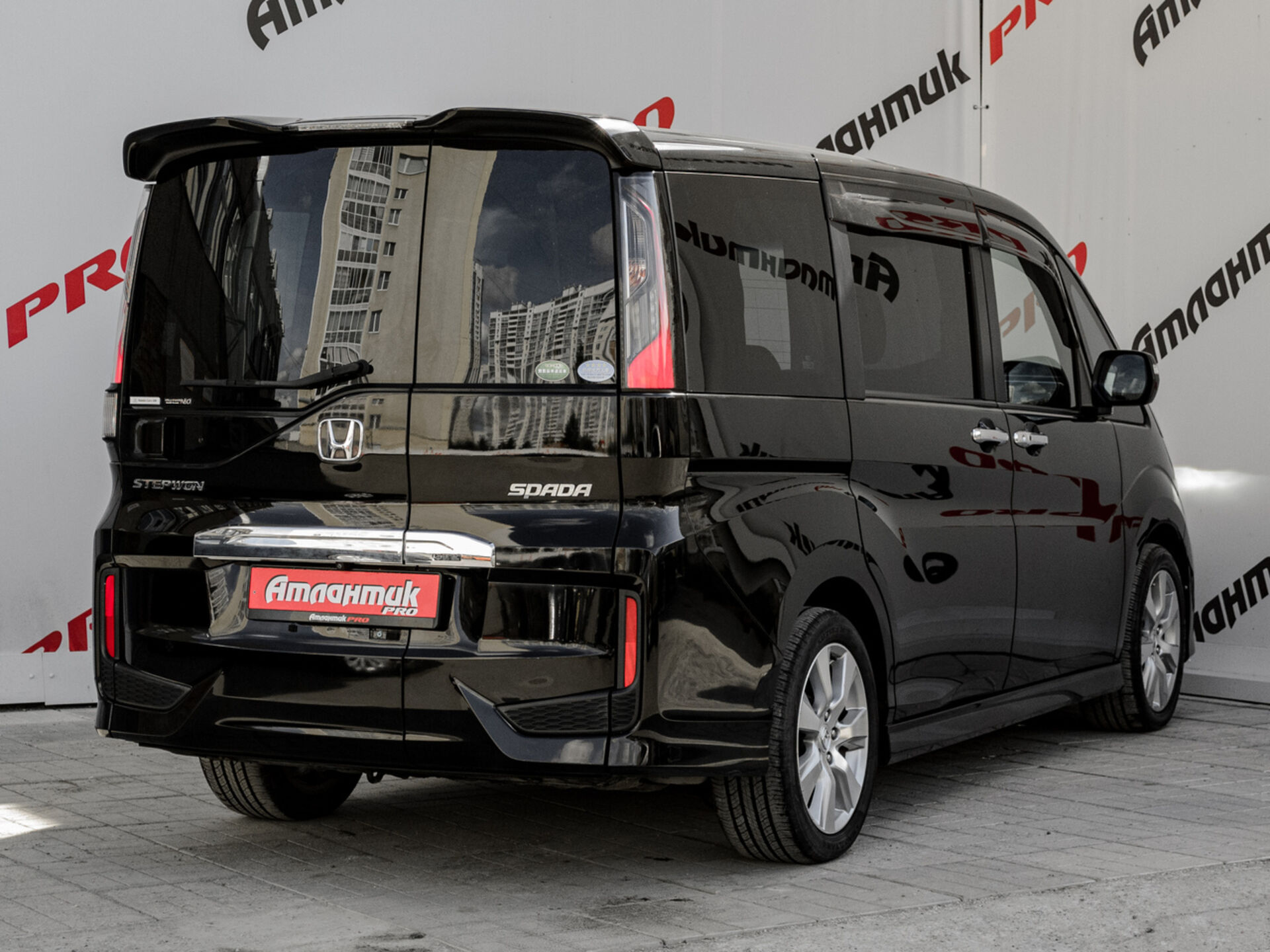 Купить Honda Stepwgn Spada 1.5 CVT (150 л.с.), 2015 в Екатеренбурге