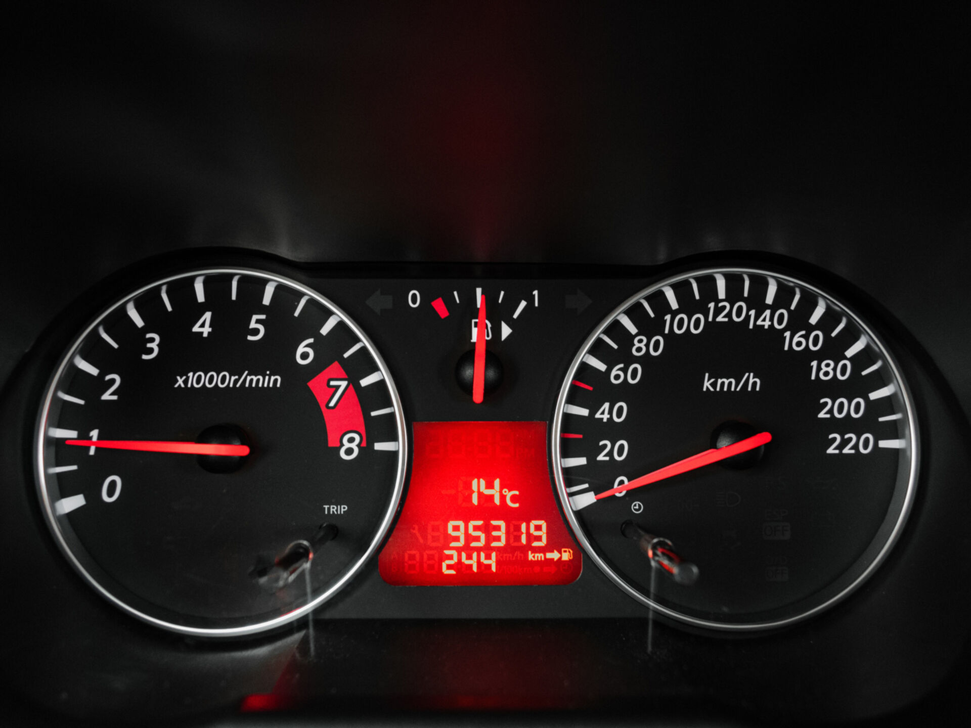 Купить Nissan Note 1.6 AT (110 л.с.), 2013 в Екатеренбурге