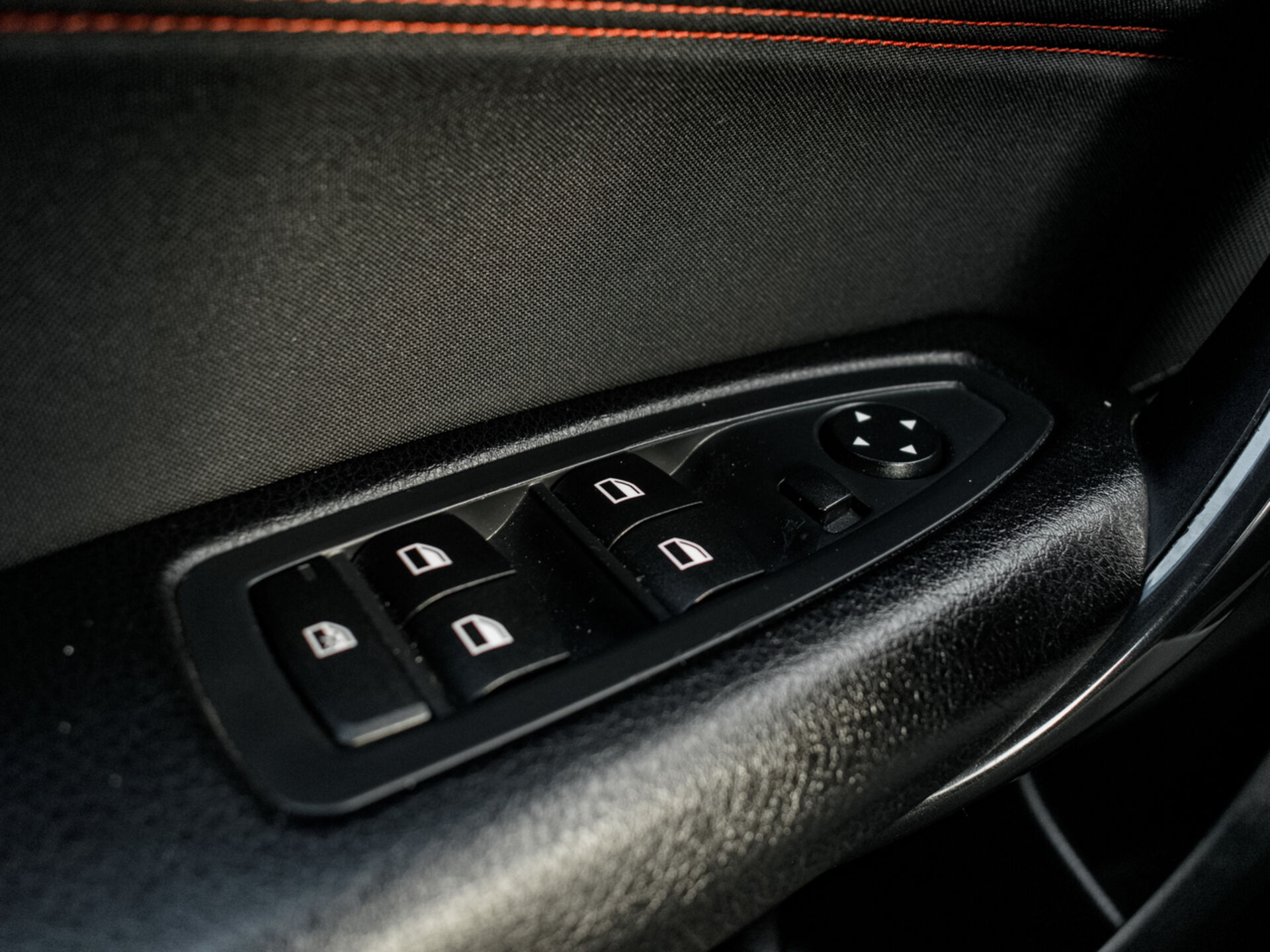 Купить BMW 1 серии 118i 1.6 AT (170 л.с.), 2011 в Екатеренбурге