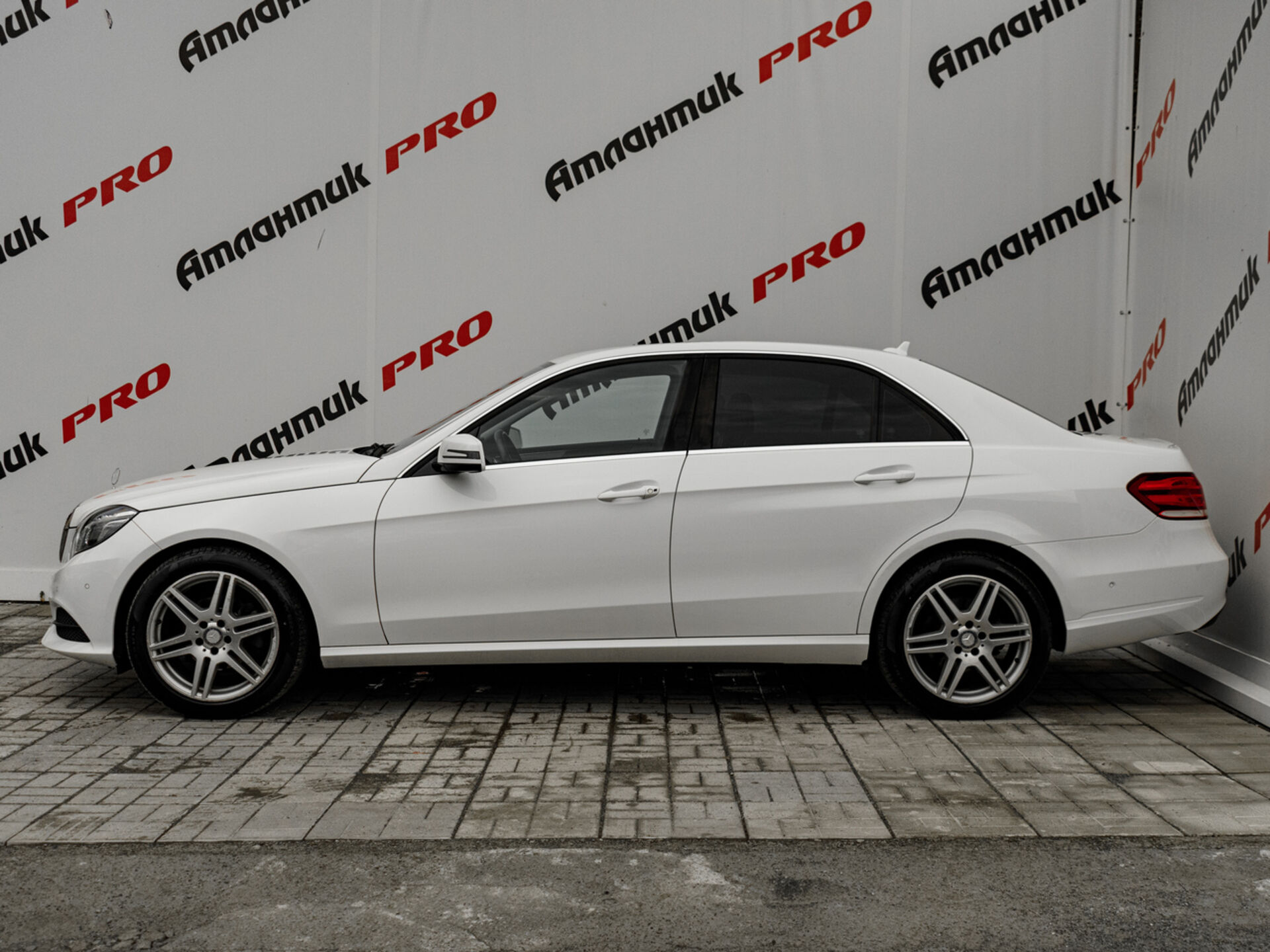 Купить Mercedes-Benz E-Класс 200 2.0 AT (184 л.с.), 2014 в Екатеренбурге