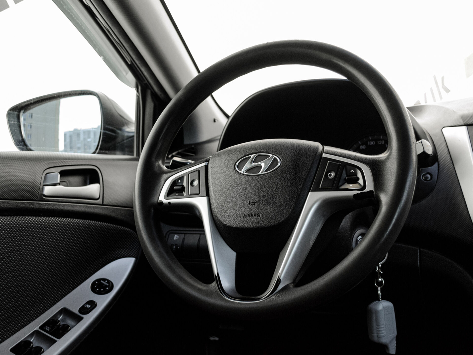Купить Hyundai Solaris 1.6 MT (123 л.с.), 2013 в Екатеренбурге