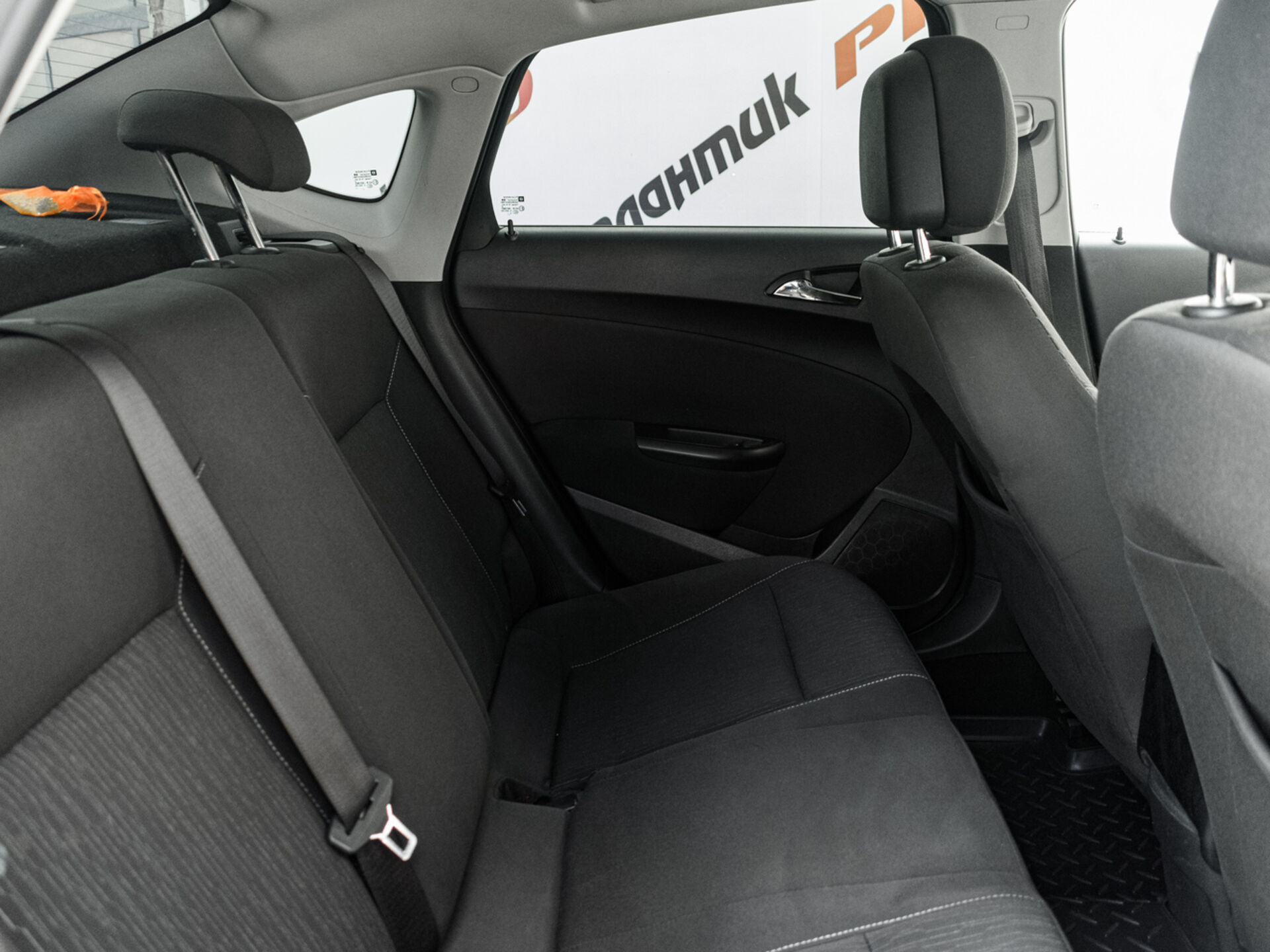 Купить Opel Astra 1.6 MT (115 л.с.), 2013 в Екатеренбурге