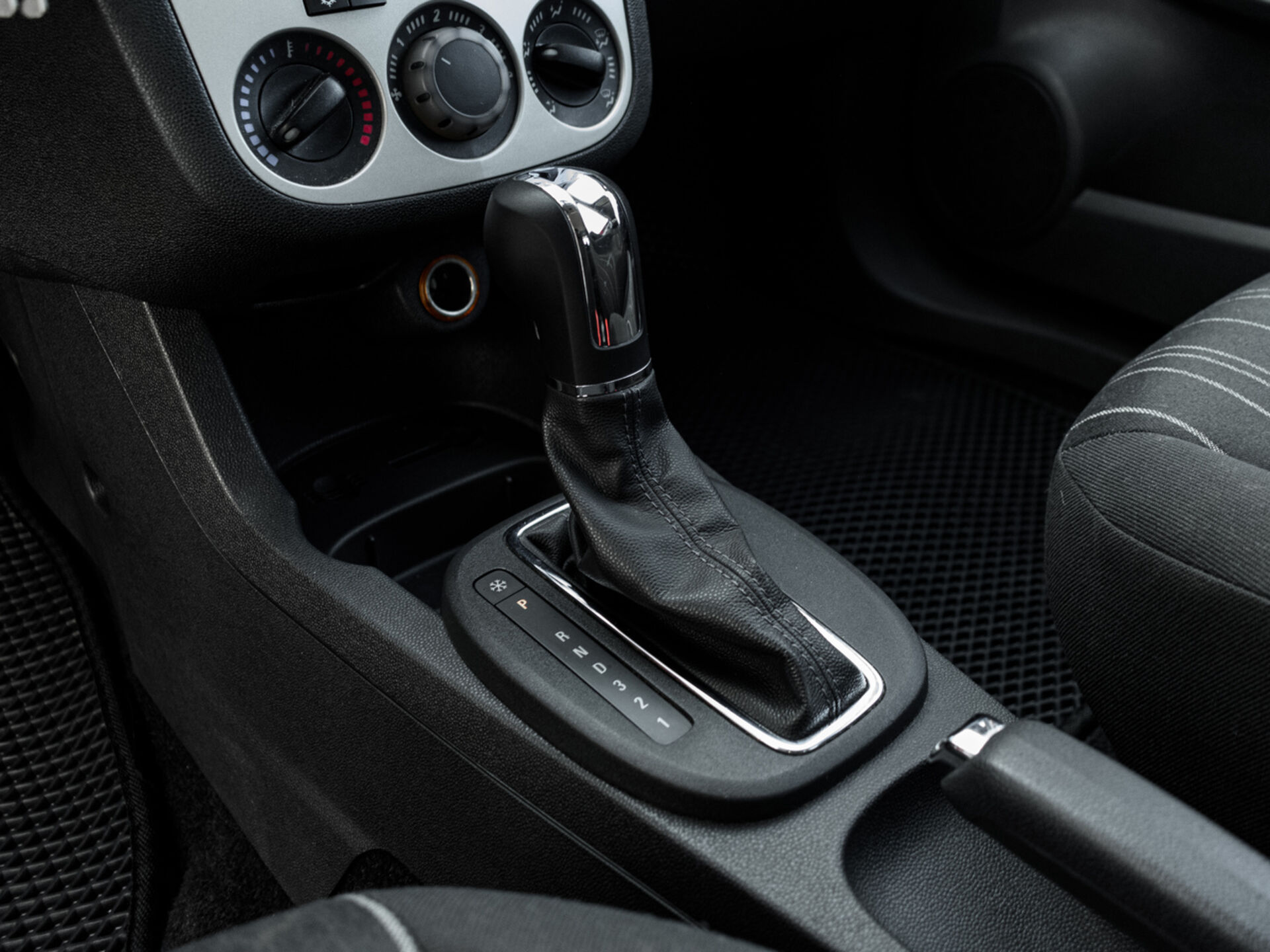 Купить Opel Corsa 1.4 AT (90 л.с.), 2008 в Екатеренбурге