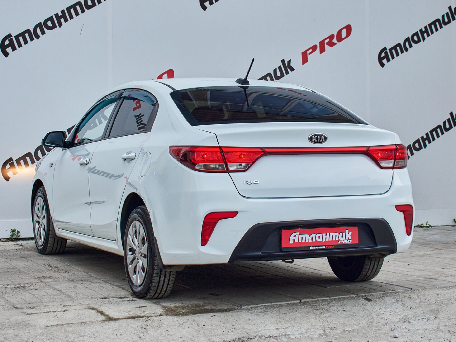 Купить Kia Rio 1.6 AT (123 л.с.), 2018 в Екатеренбурге