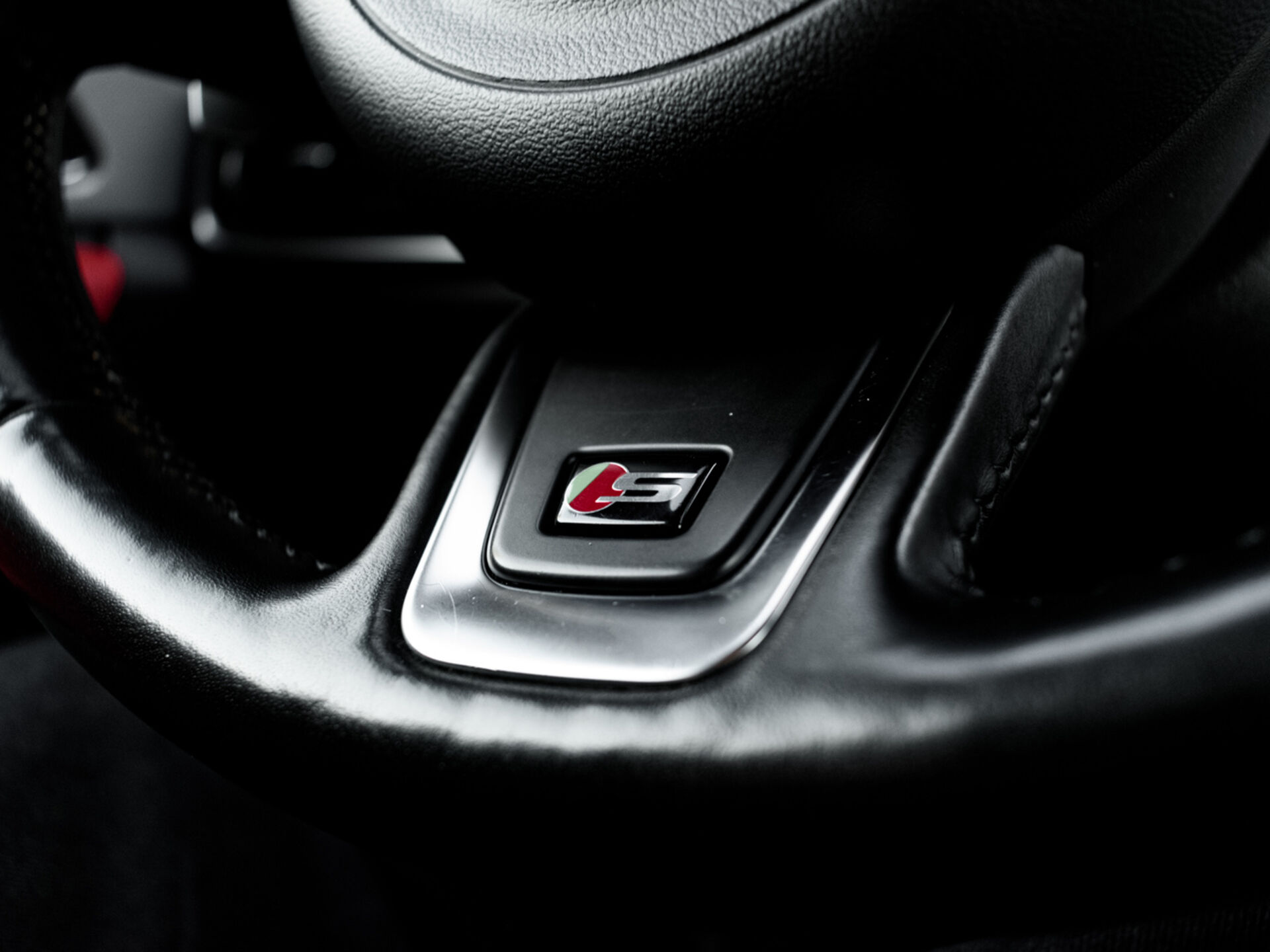 Купить Jaguar F-Pace 3.0d AT (300 л.с.) 4WD, 2018 в Екатеренбурге