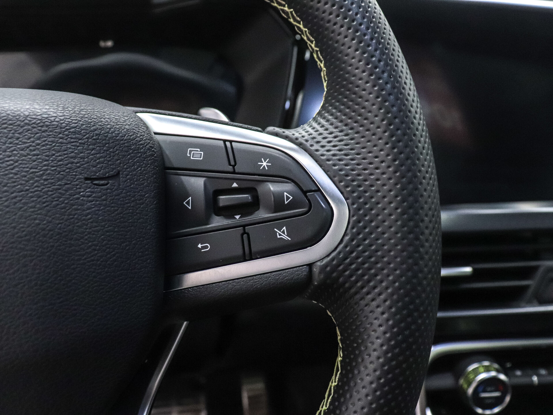 Geely Tugella 2023 14