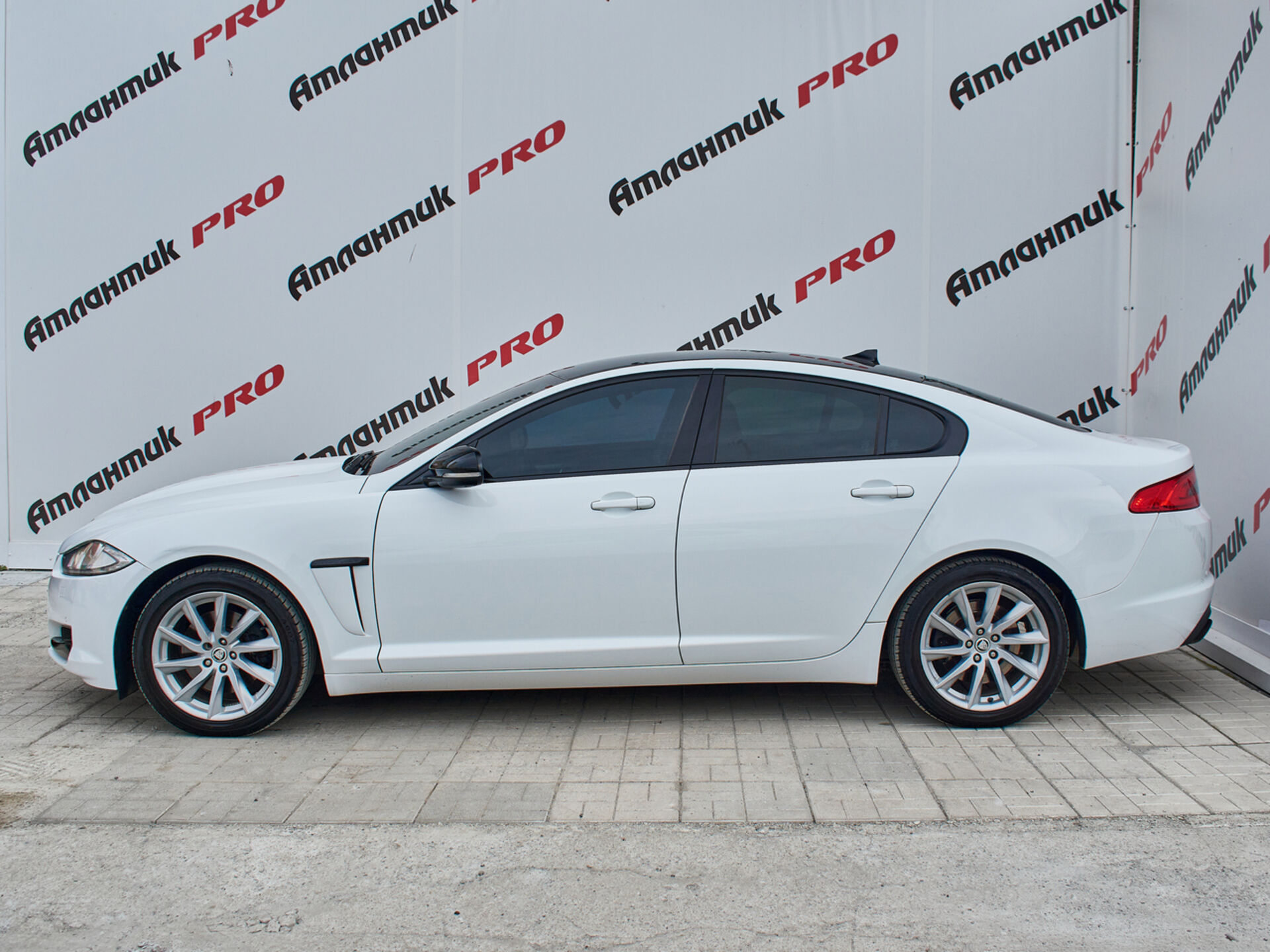 Купить Jaguar XF 2.0 AT (240 л.с.), 2014 в Екатеренбурге