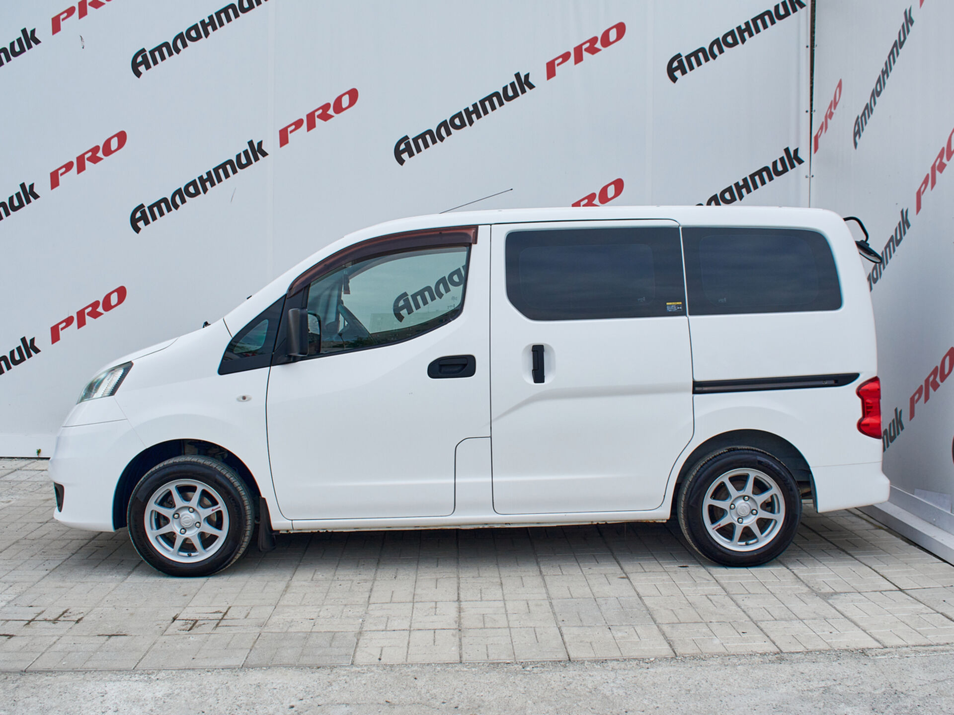 Купить Nissan NV200 1.6 AT (109 л.с.), 2012 в Екатеренбурге