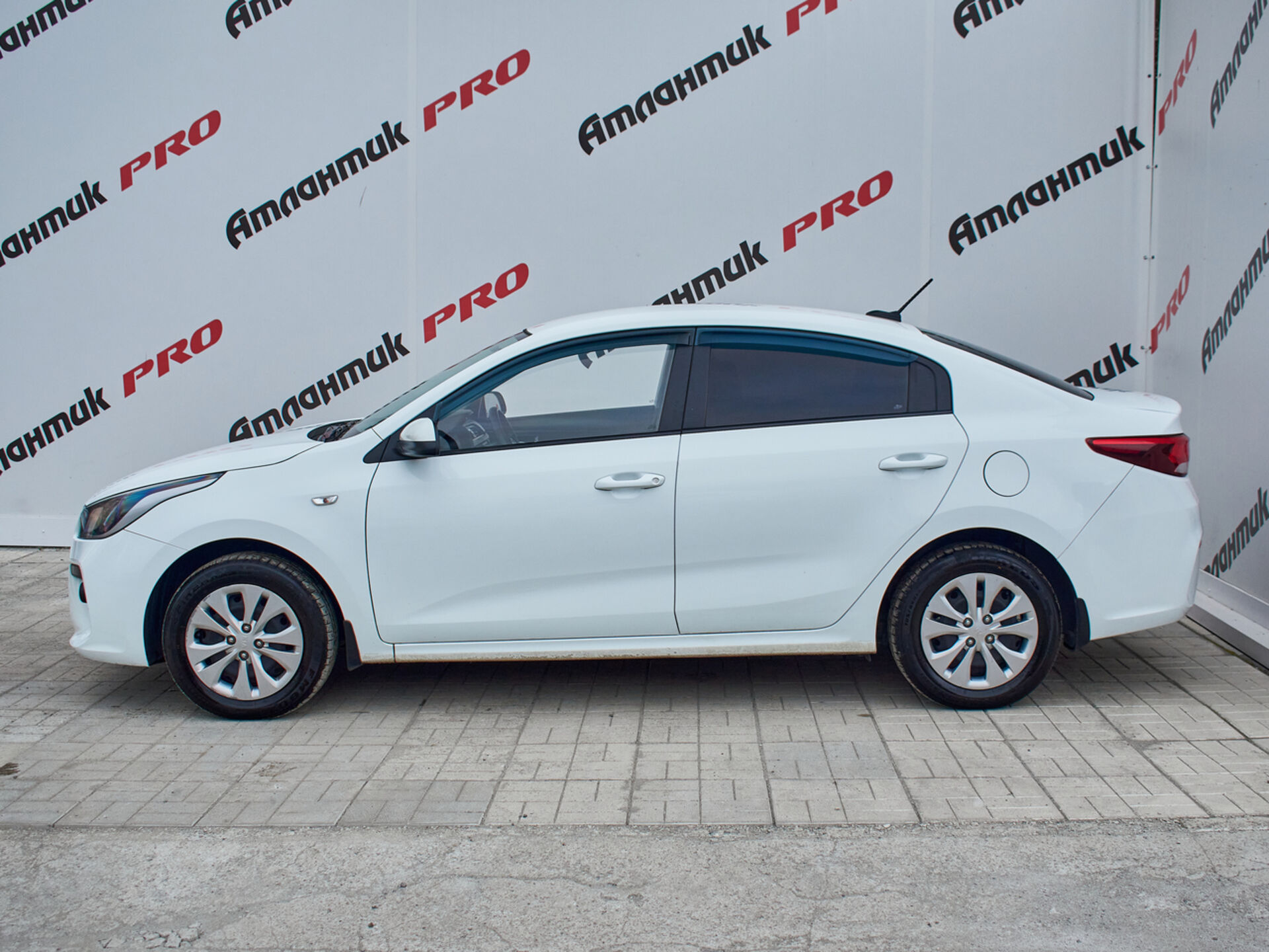 Купить Kia Rio 1.6 AT (123 л.с.), 2018 в Екатеренбурге