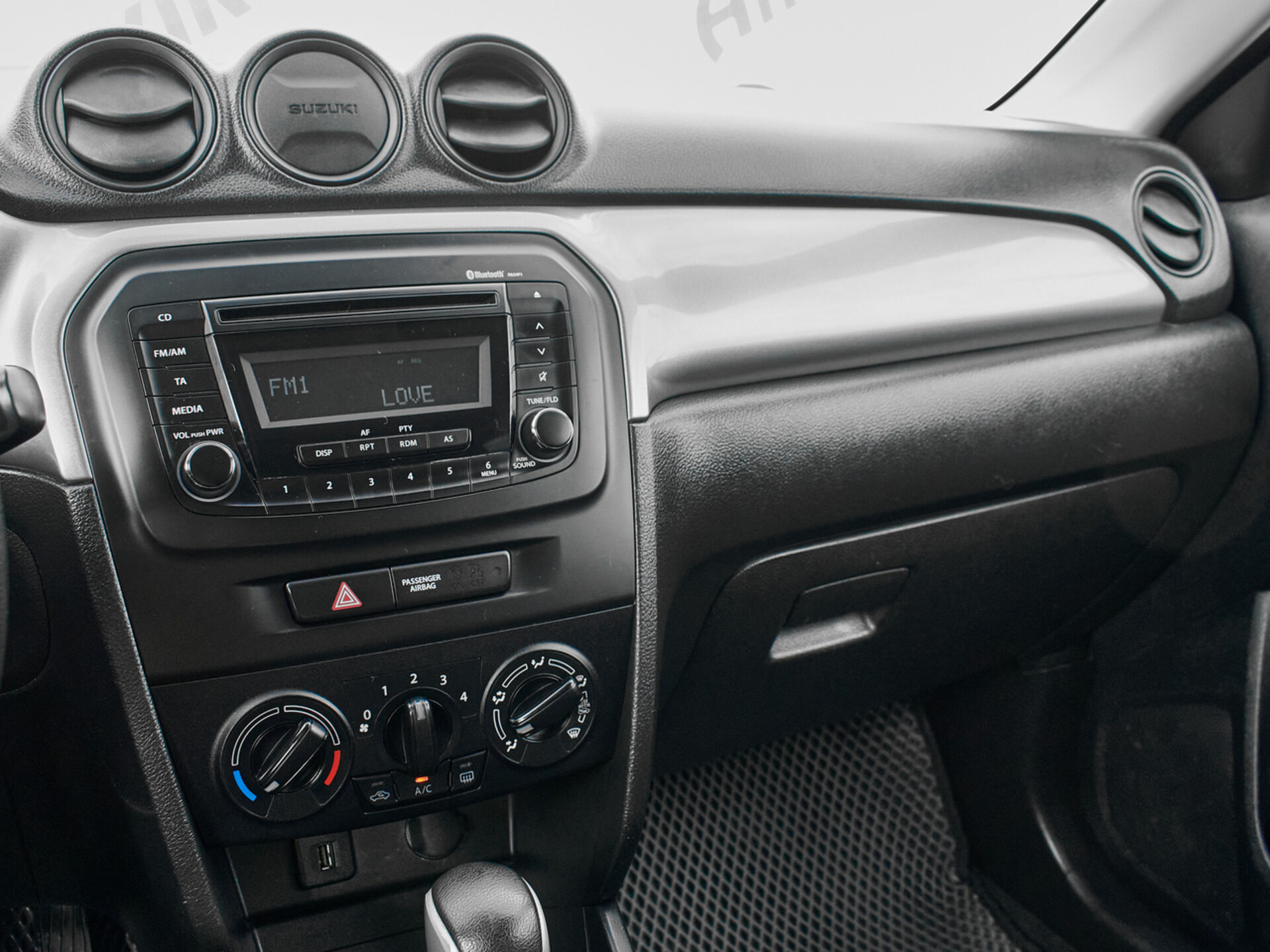 Купить Suzuki Vitara 1.6 AT (117 л.с.), 2016 в Екатеренбурге