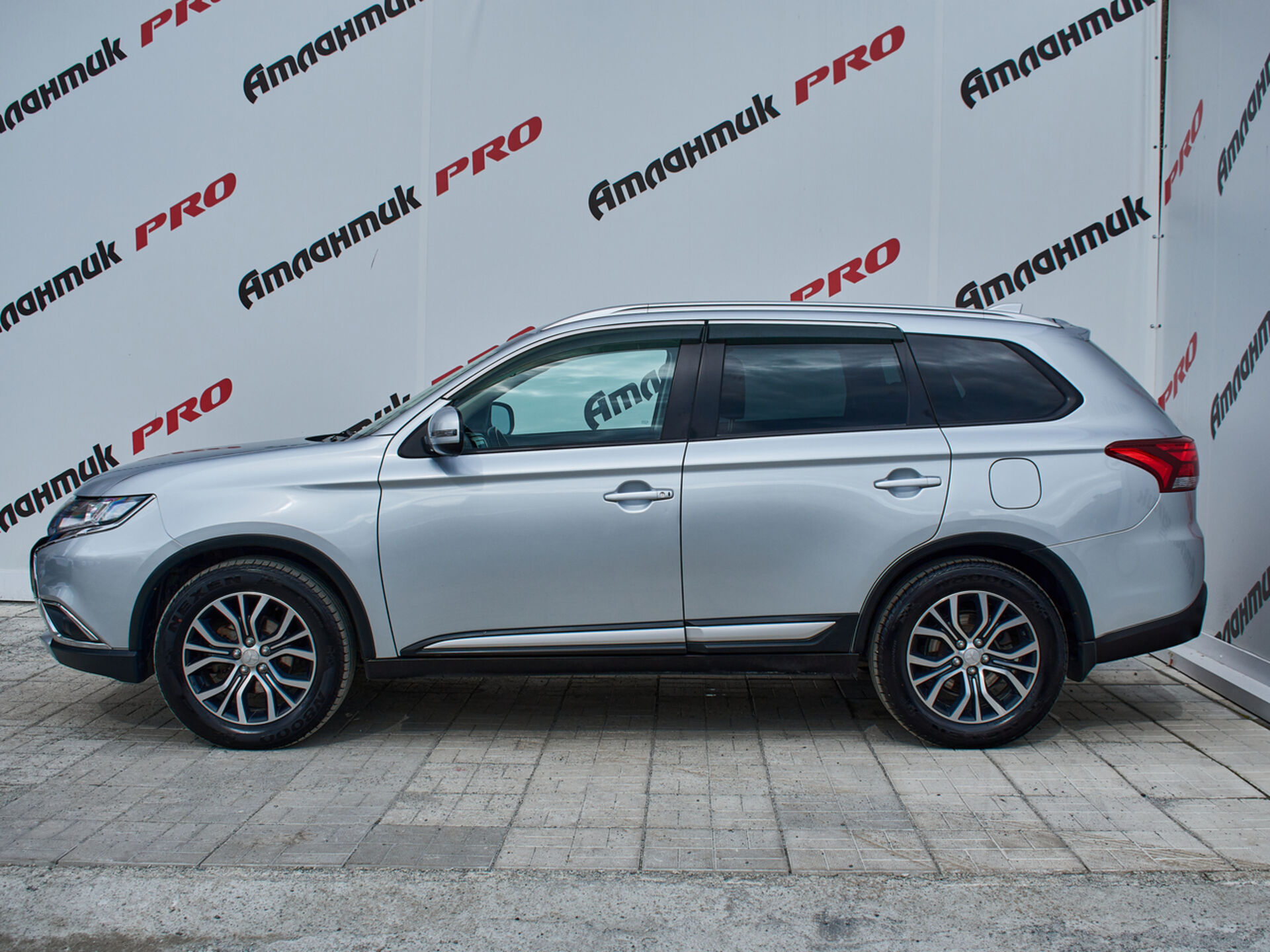 Купить Mitsubishi Outlander 2.0 CVT (146 л.с.) 4WD, 2017 в Екатеренбурге