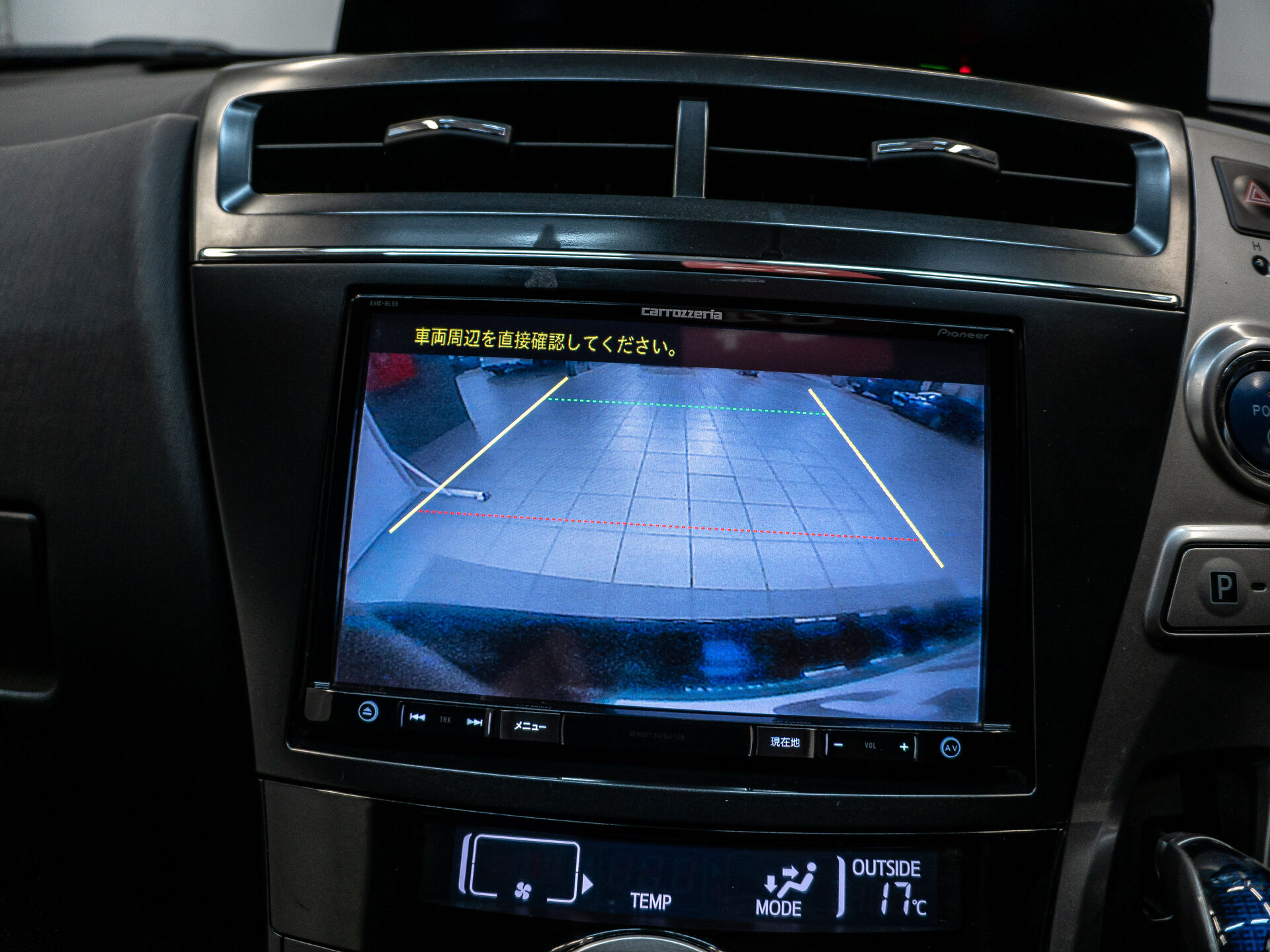 Toyota Prius Alpha 2015 16