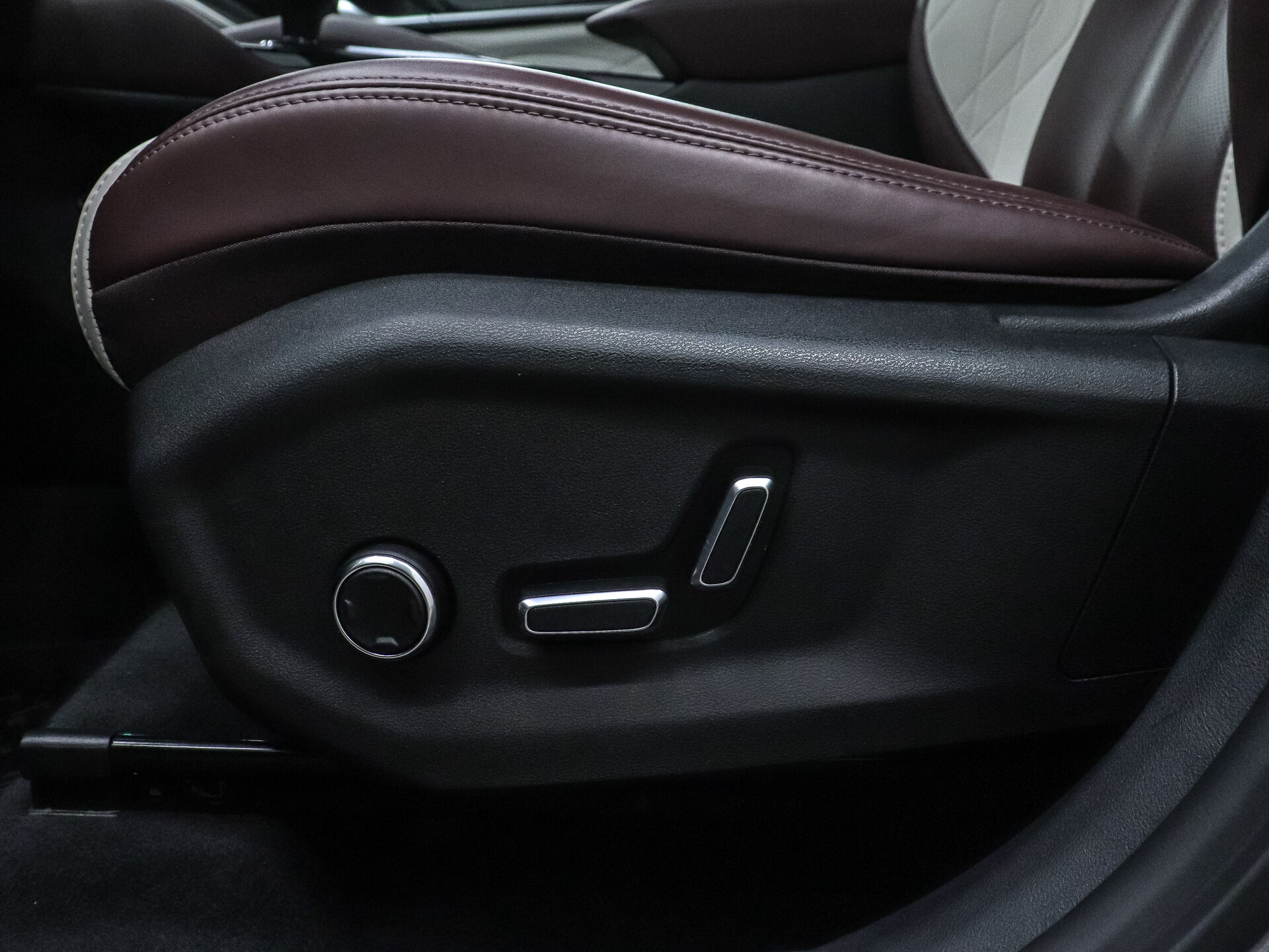 Geely Monjaro 2022 11