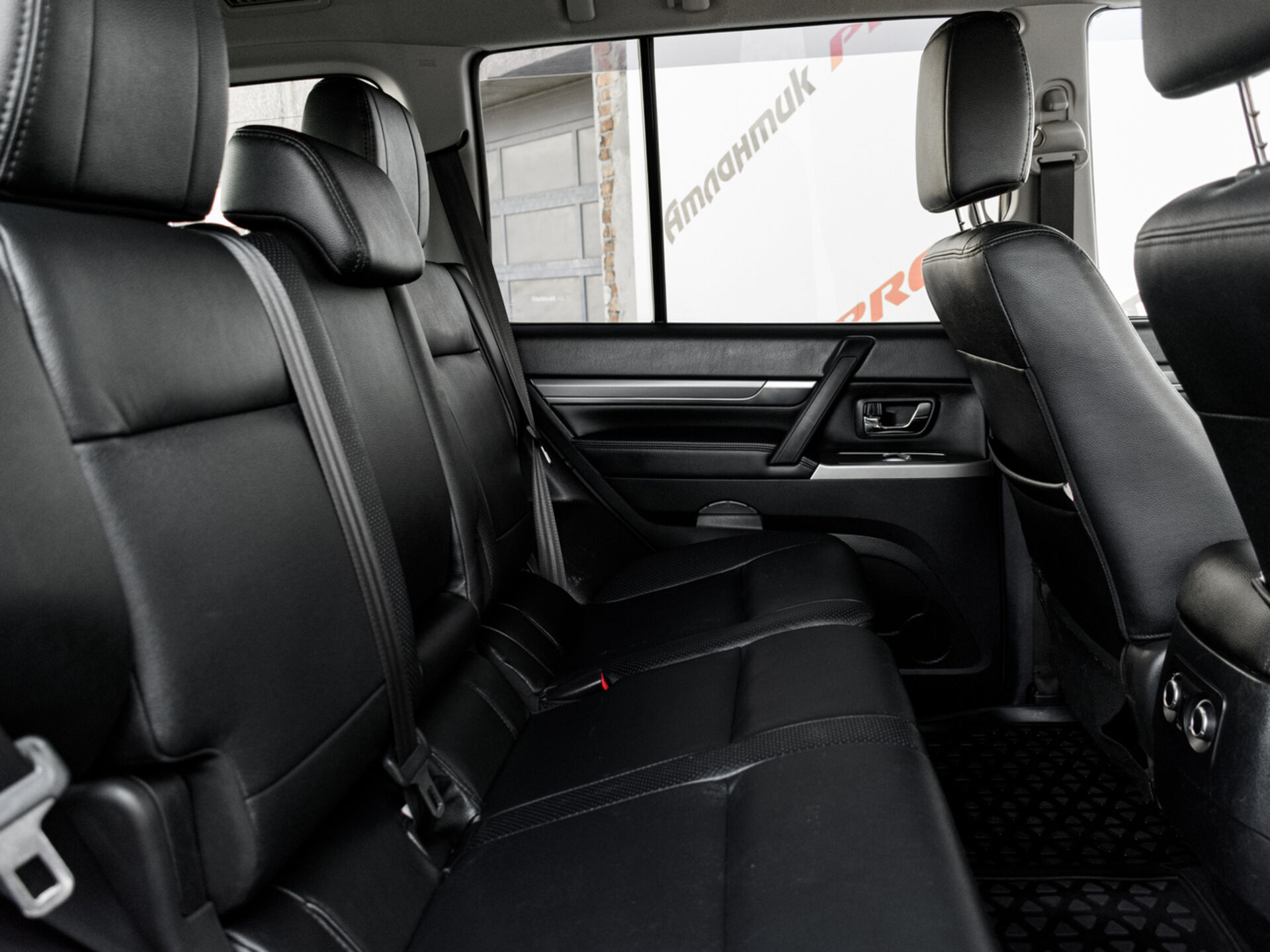 Купить Mitsubishi Pajero 3.0 AT (178 л.с.) 4WD, 2012 в Екатеренбурге