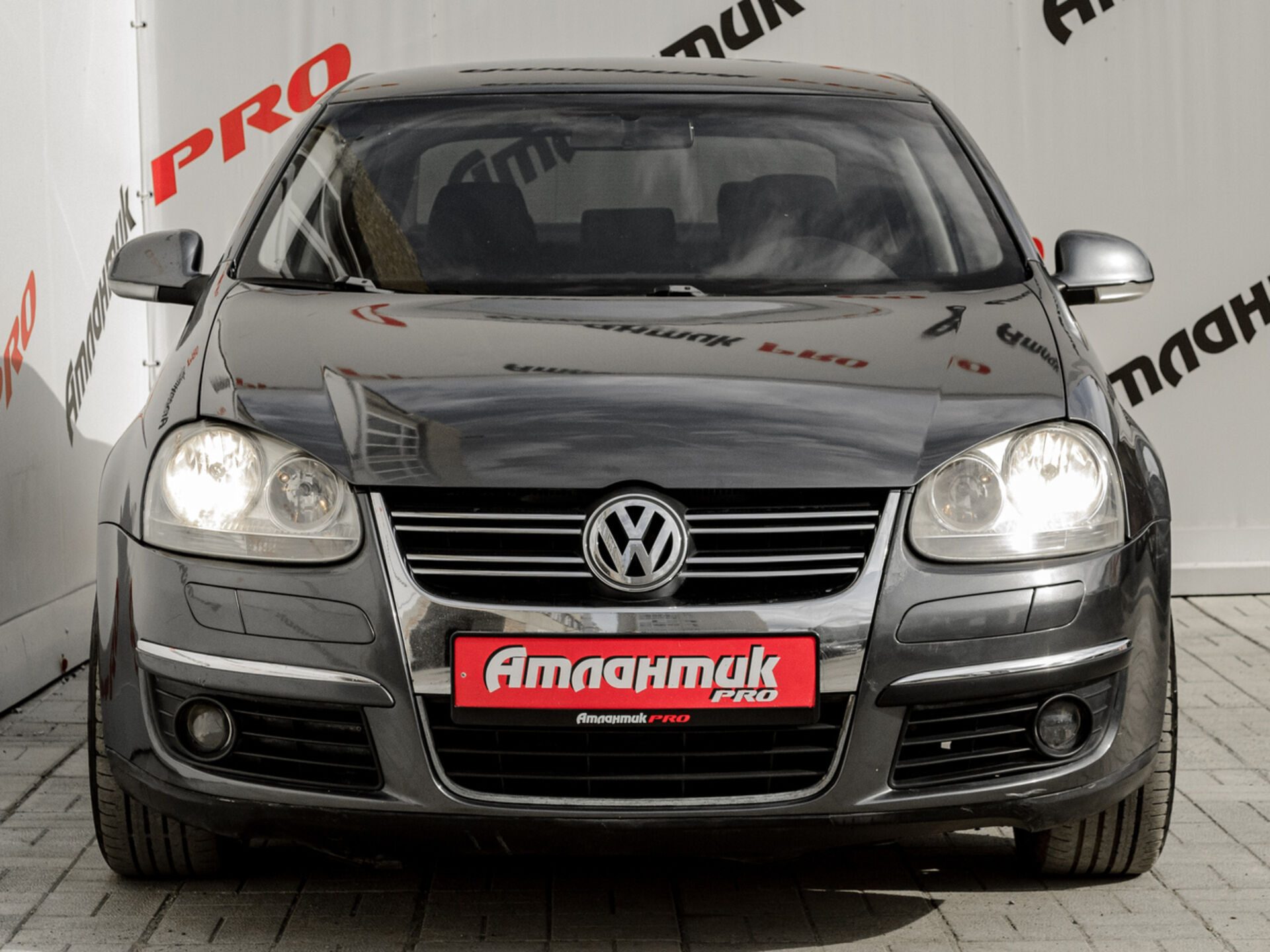 Купить Volkswagen Jetta 1.6 AT (102 л.с.), 2009 в Екатеренбурге