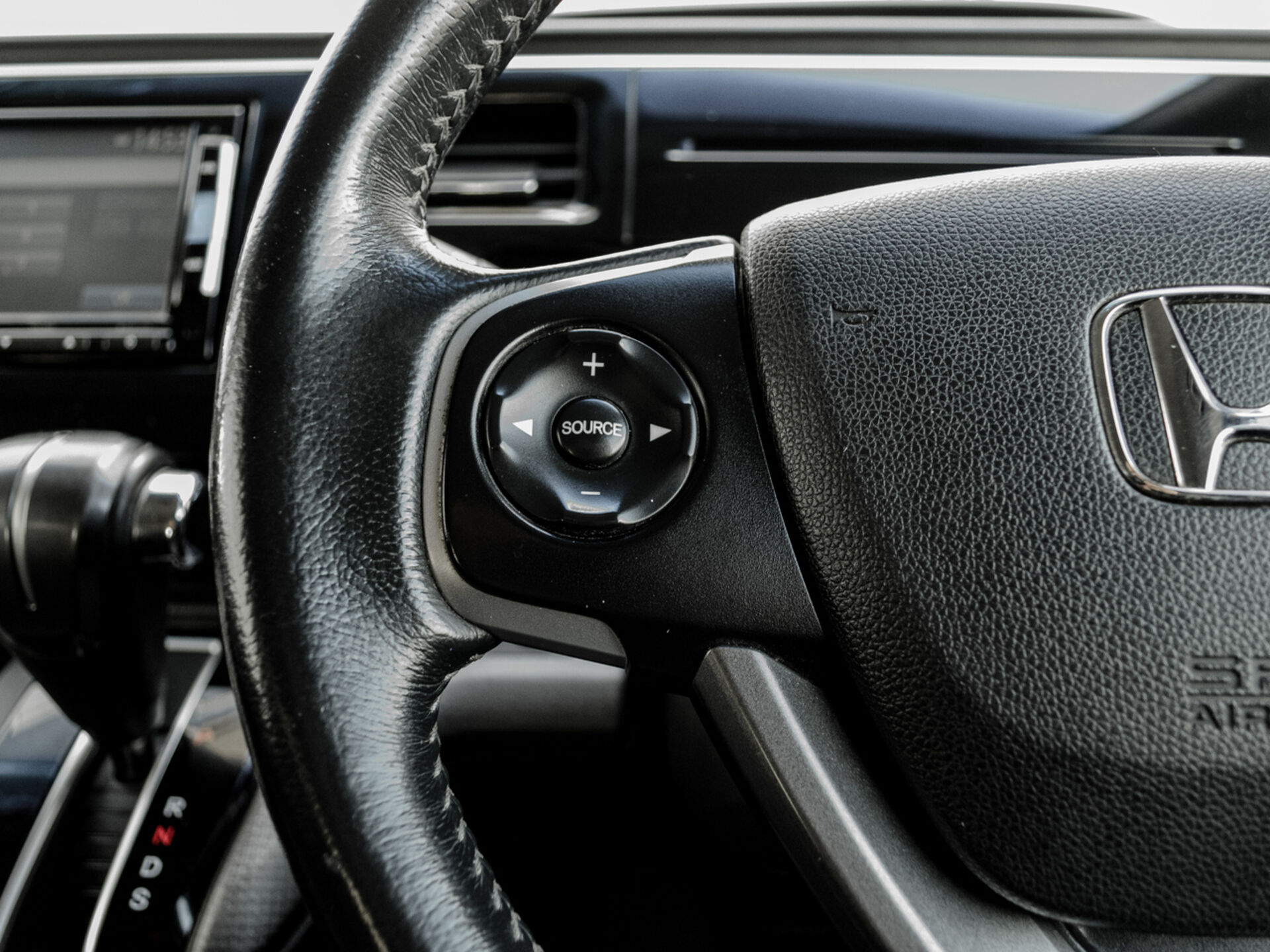 Купить Honda Stepwgn Spada 1.5 CVT (150 л.с.), 2015 в Екатеренбурге