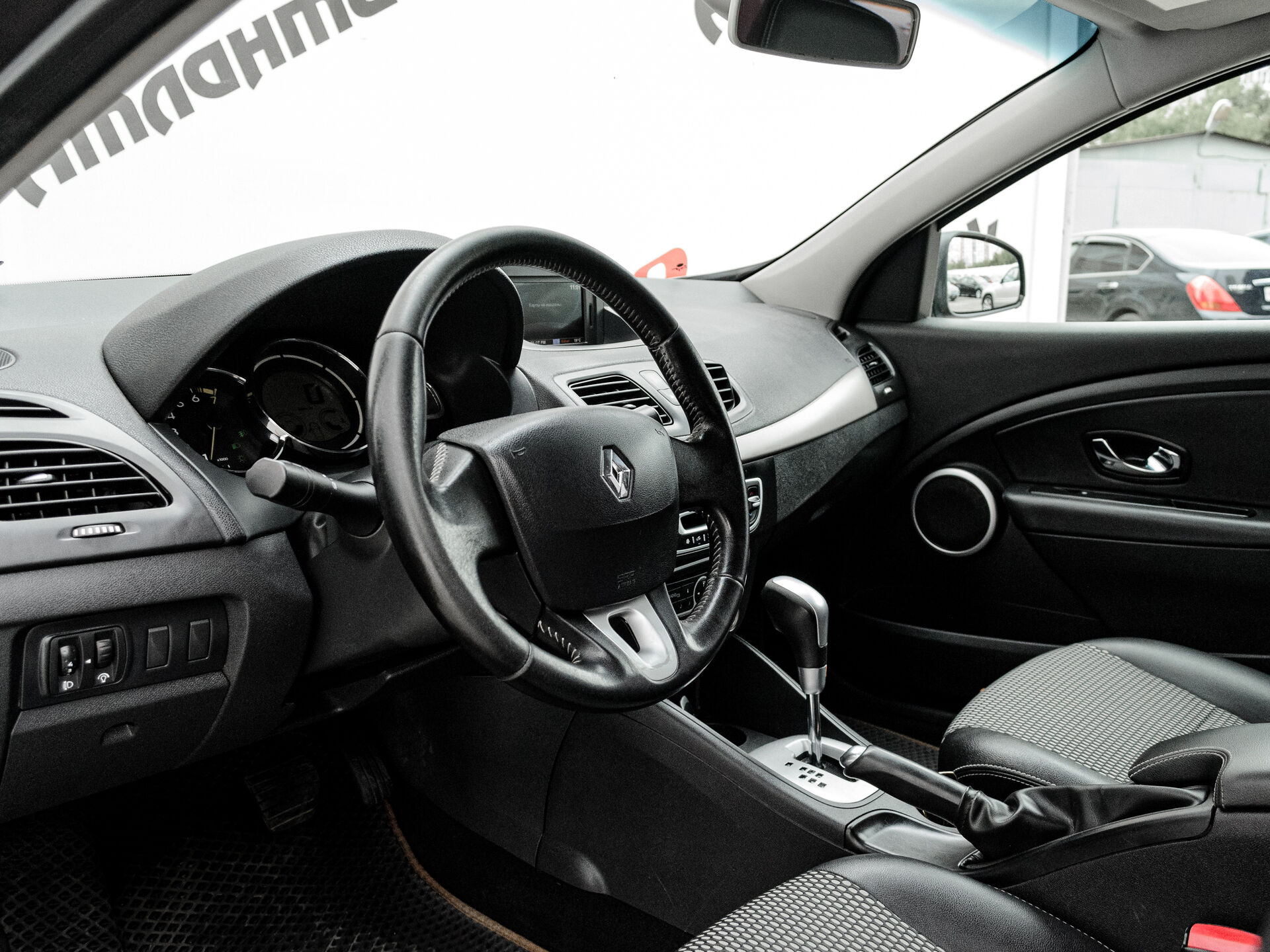 Купить Renault Fluence 1.6 AT (106 л.с.), 2012 в Екатеренбурге