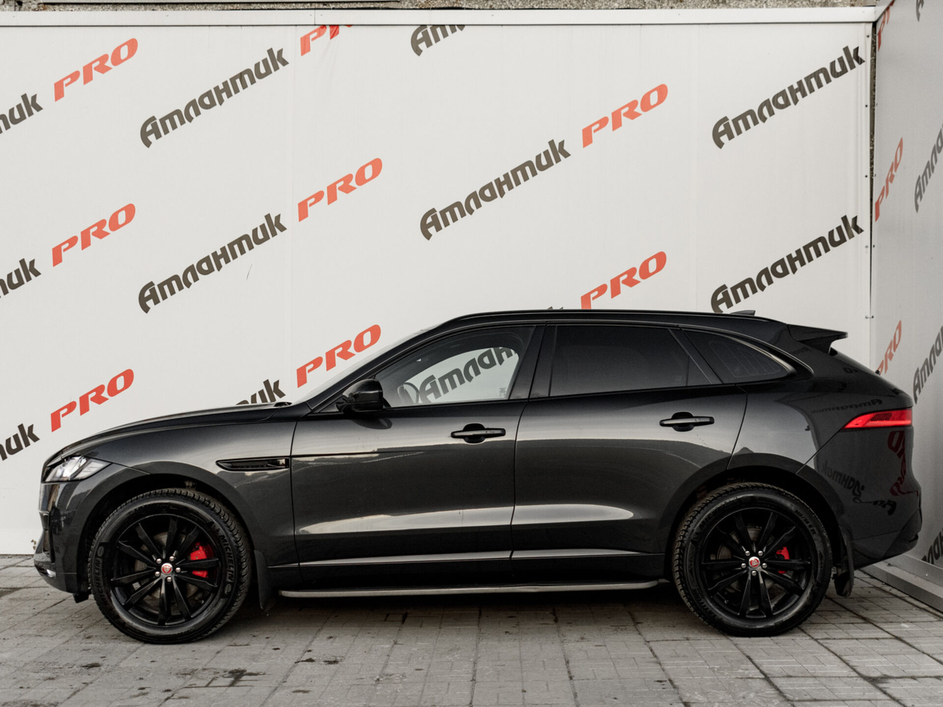 Купить Jaguar F-Pace 3.0d AT (300 л.с.) 4WD, 2018 в Екатеренбурге