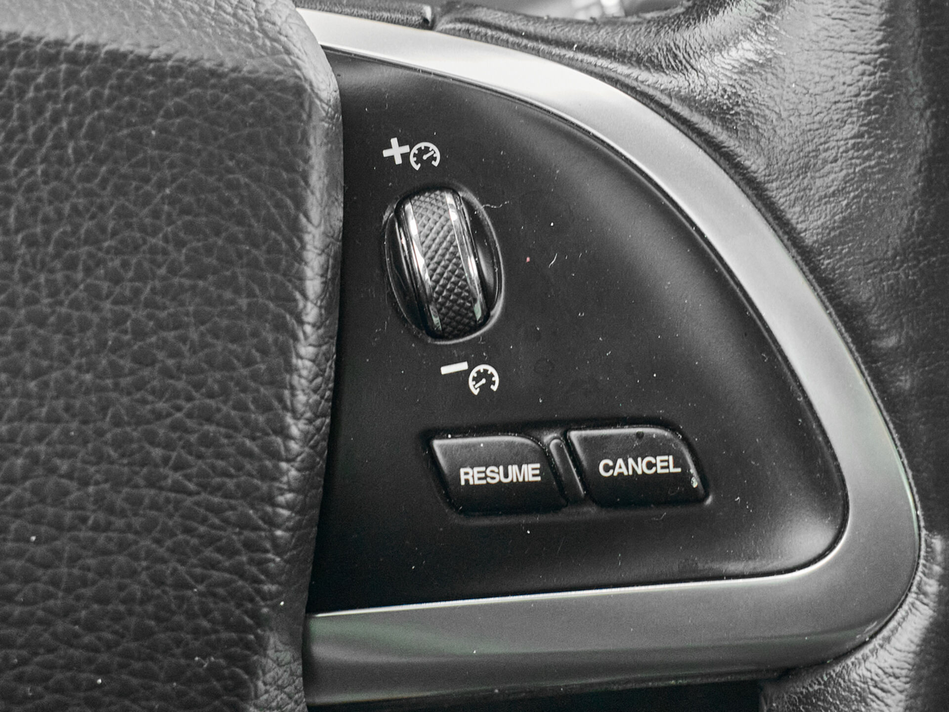 Купить Jaguar XF 2.0 AT (240 л.с.), 2014 в Екатеренбурге