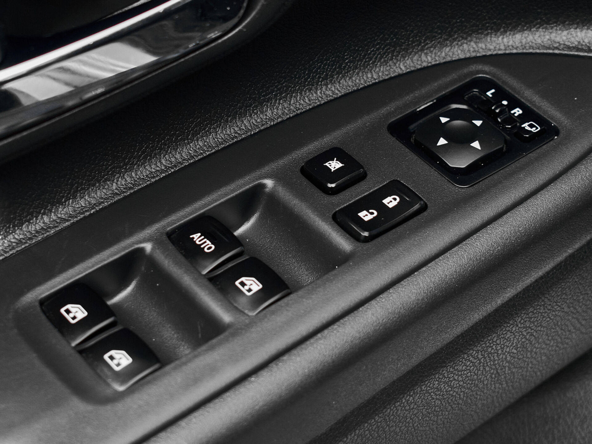 Купить Mitsubishi Outlander 2.0 CVT (146 л.с.) 4WD, 2017 в Екатеренбурге