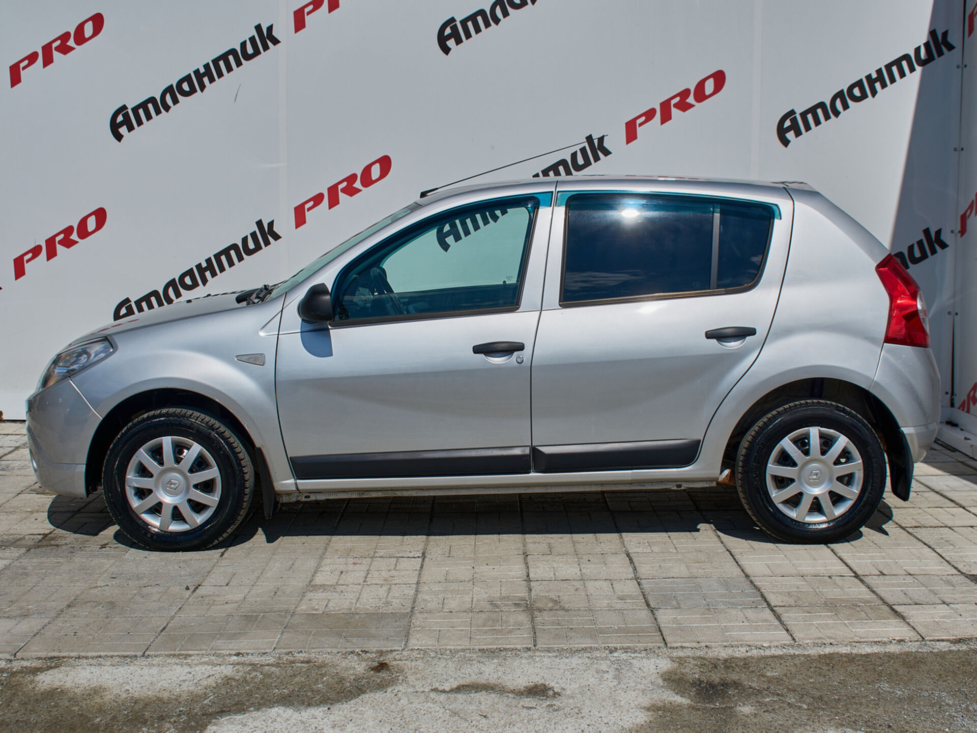 Купить Renault Sandero 1.6 MT (84 л.с.), 2013 в Екатеренбурге