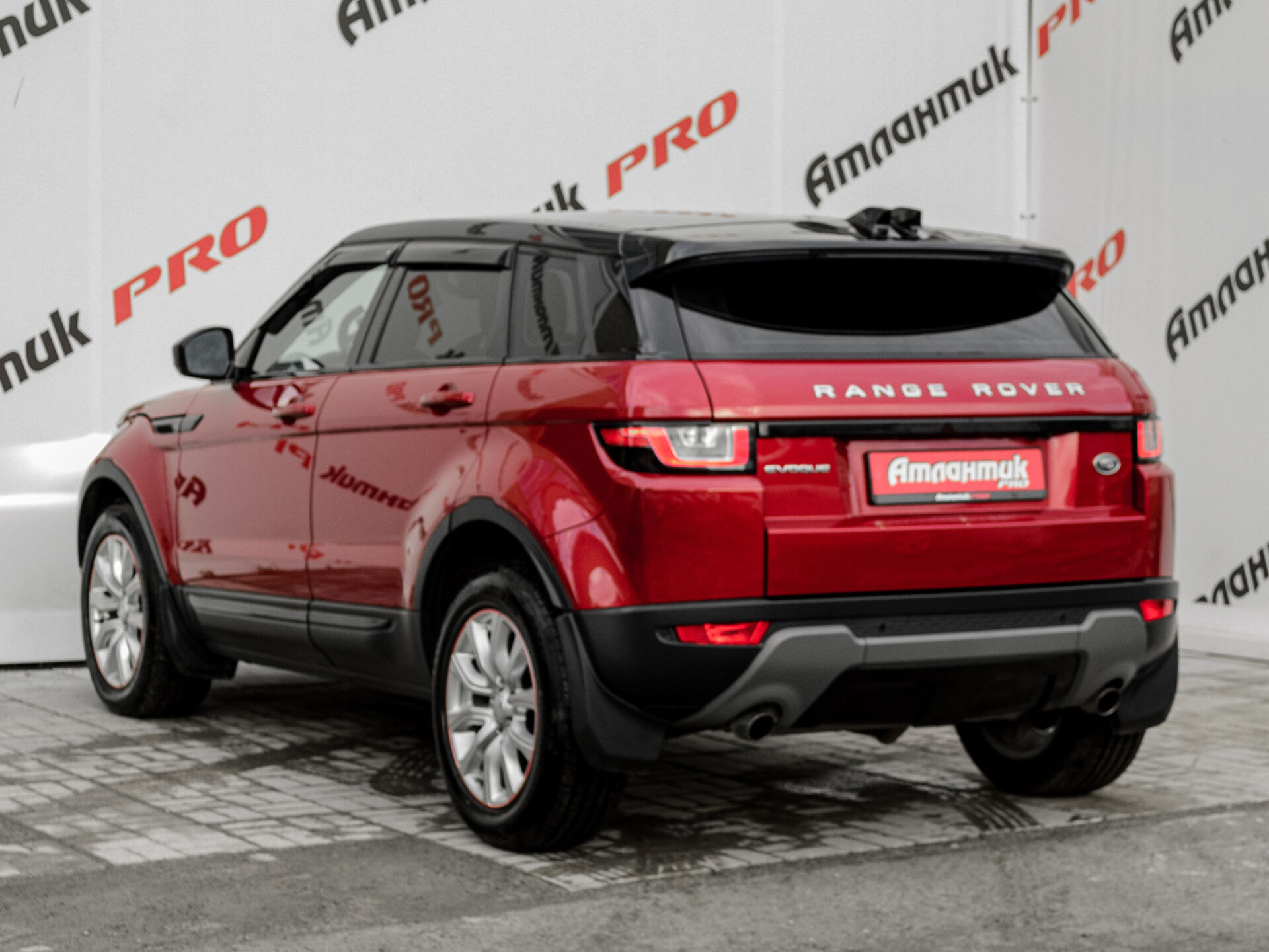 Купить Land Rover Range Rover Evoque 2.0d AT (150 л.с.) 4WD, 2017 в Екатеренбурге