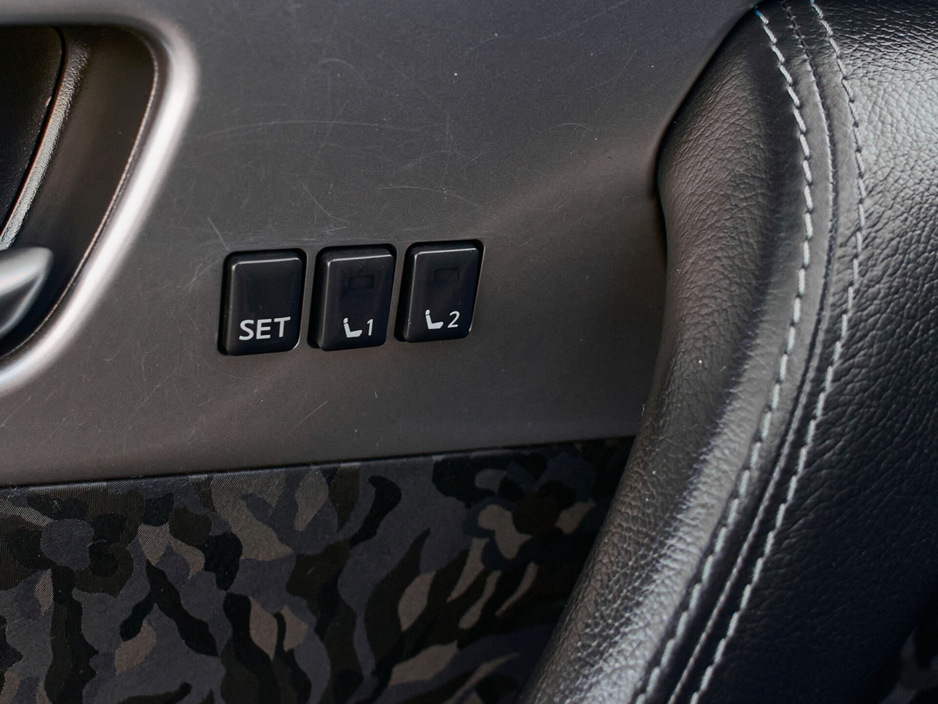 Купить Infiniti FX FX37 3.7 AT (333 л.с.) 4WD, 2013 в Екатеренбурге