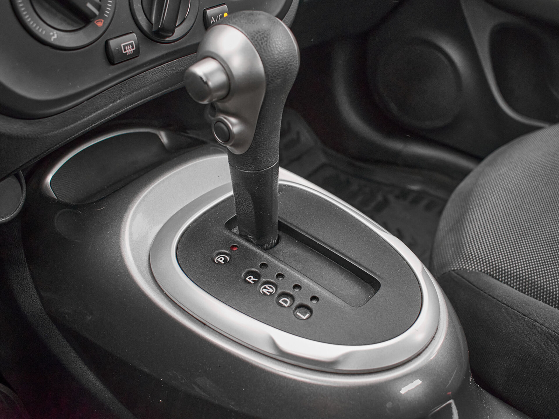 Купить Nissan Juke 1.6 CVT (117 л.с.), 2014 в Екатеренбурге