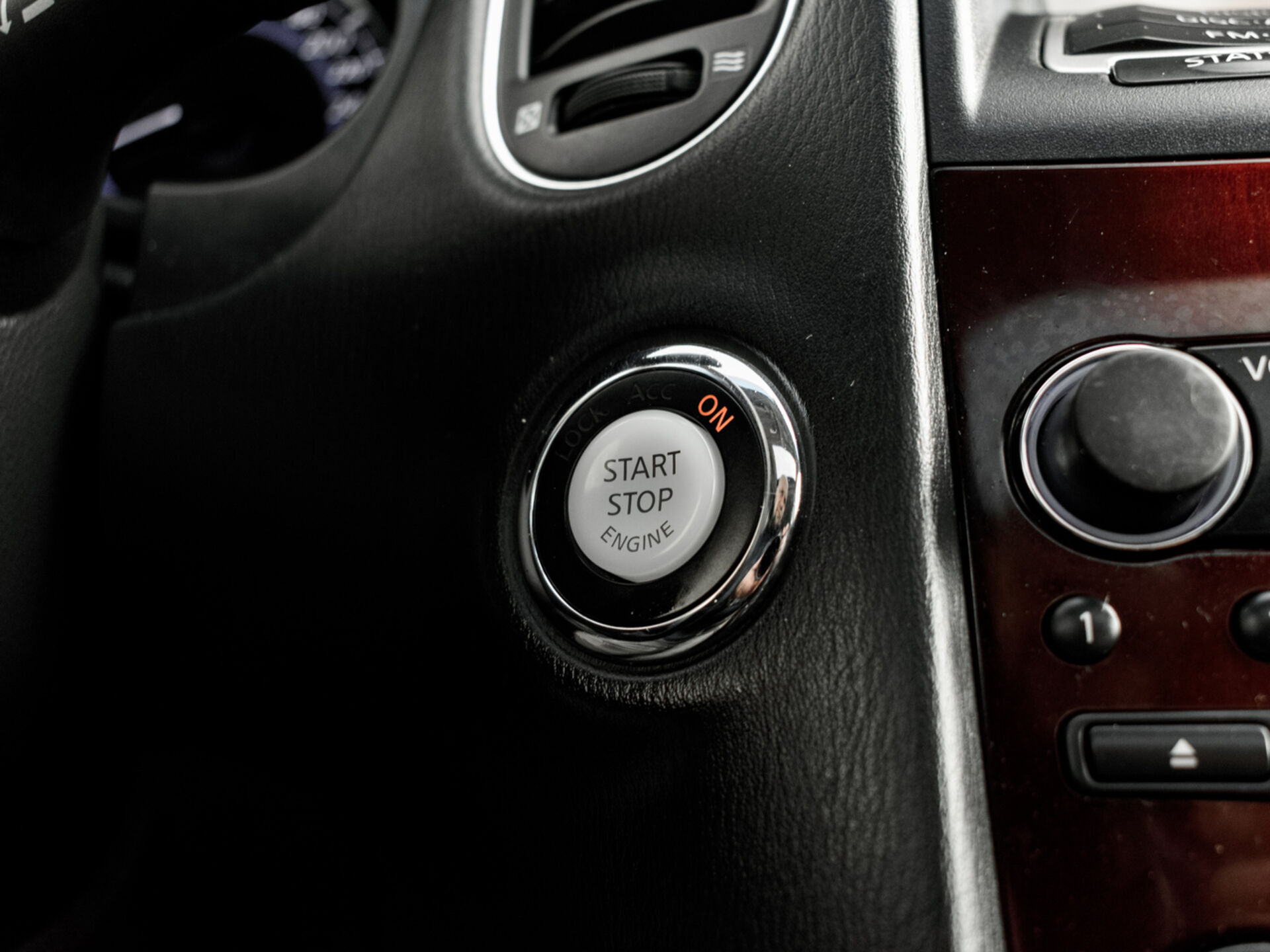 Купить Infiniti QX50 2.5 AT (222 л.с.) 4WD, 2014 в Екатеренбурге