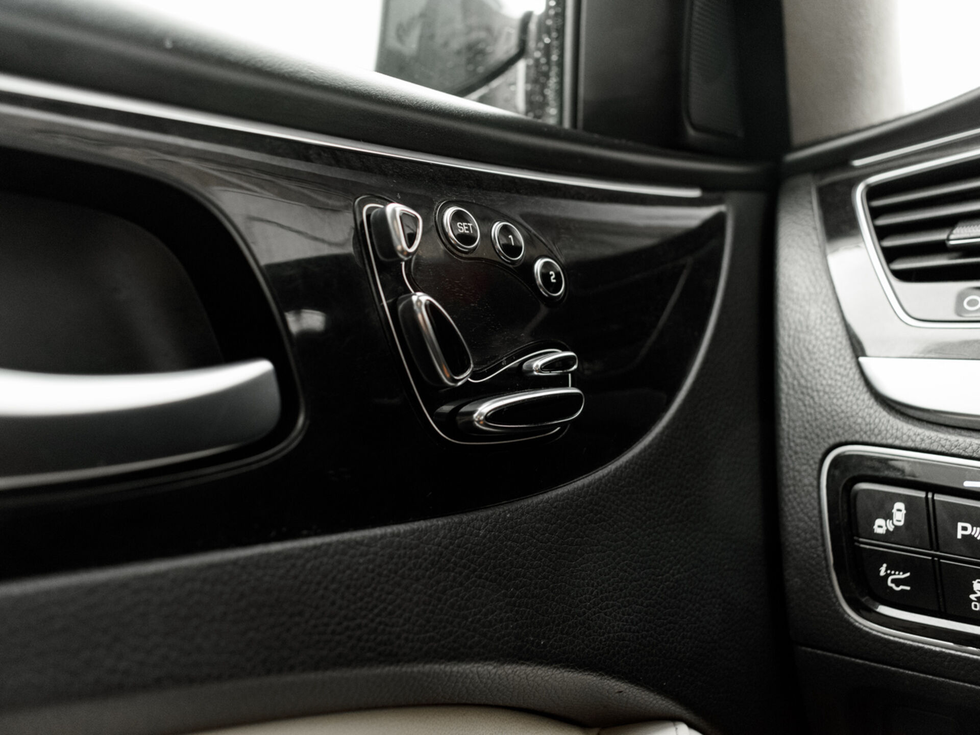 Купить Hyundai Equus 5.0 AT (430 л.с.), 2015 в Екатеренбурге