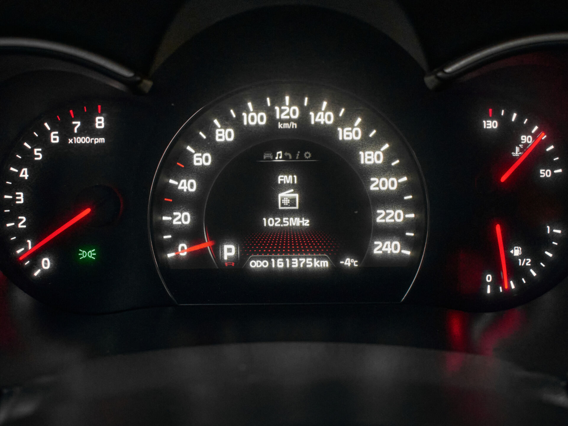 Купить Kia Sorento 2.4 AT (175 л.с.) 4WD, 2013 в Екатеренбурге