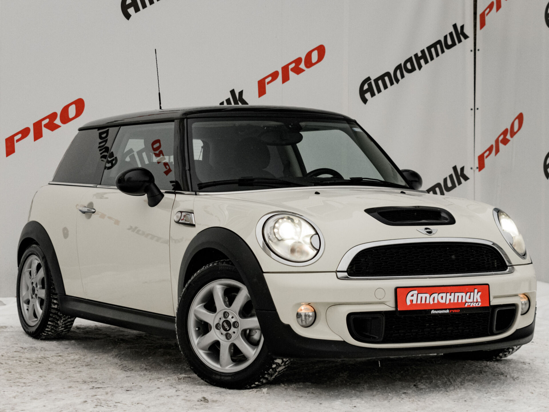 Купить MINI Hatch Cooper S 1.6 AT (184 л.с.), 2012 в Екатеренбурге