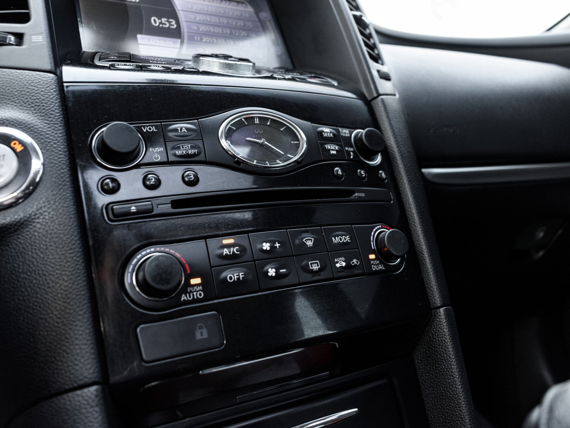 Купить Infiniti QX70 3.0d AT (238 л.с.) 4WD, 2014 в Екатеренбурге