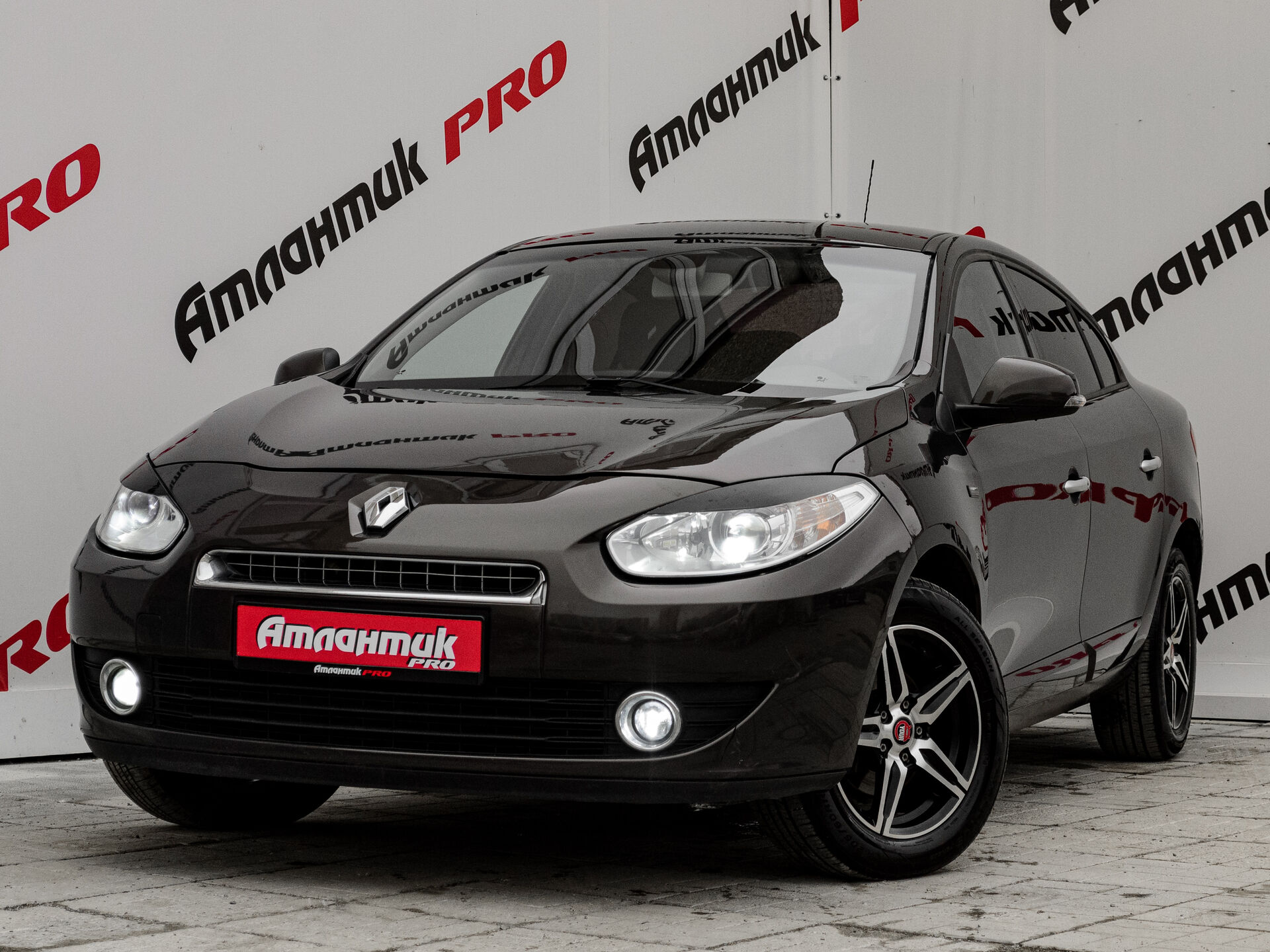 Купить Renault Fluence 1.6 AT (106 л.с.), 2012 в Екатеренбурге