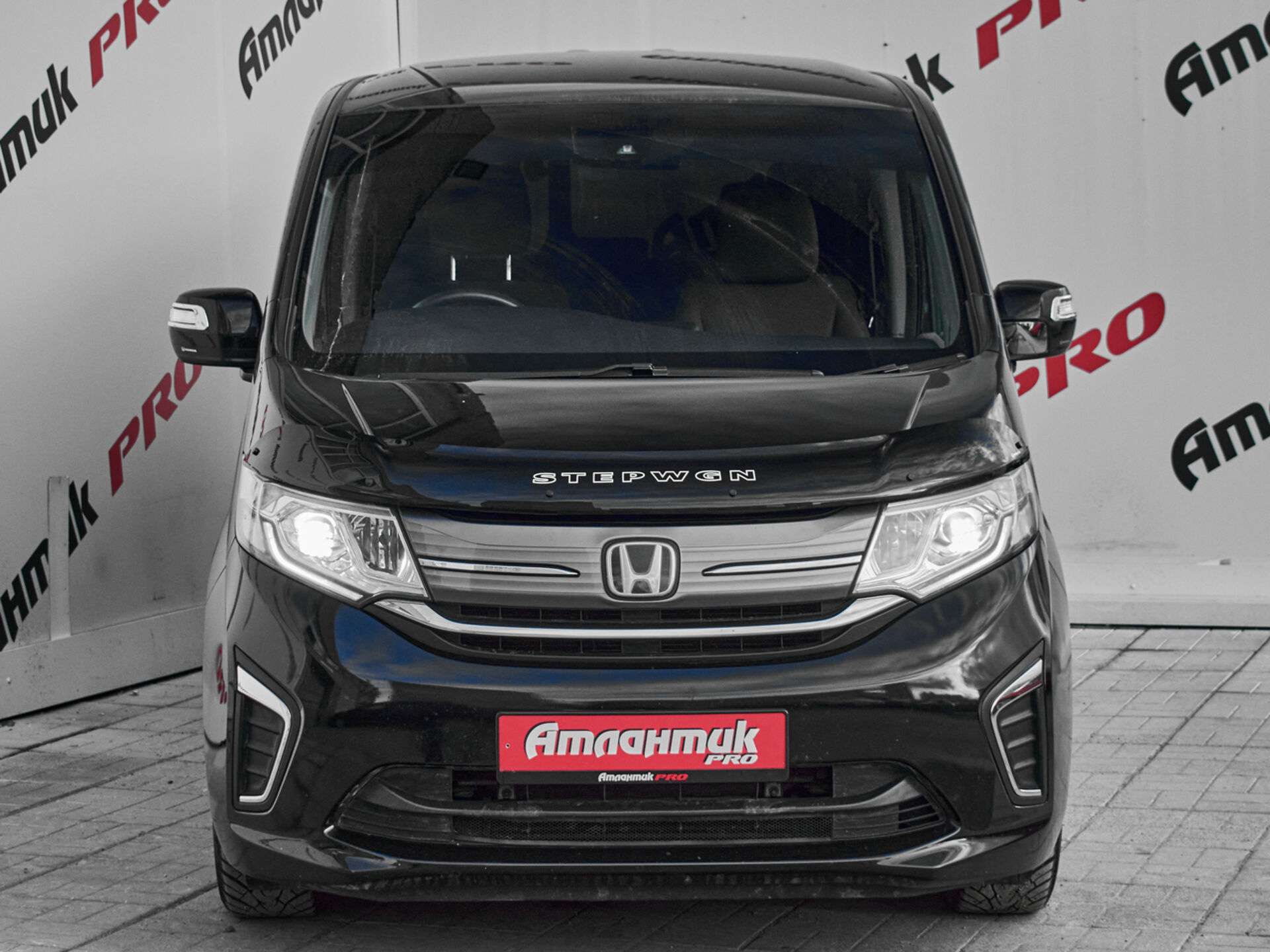 Купить Honda Stepwgn 1.5 CVT (150 л.с.), 2015 в Екатеренбурге