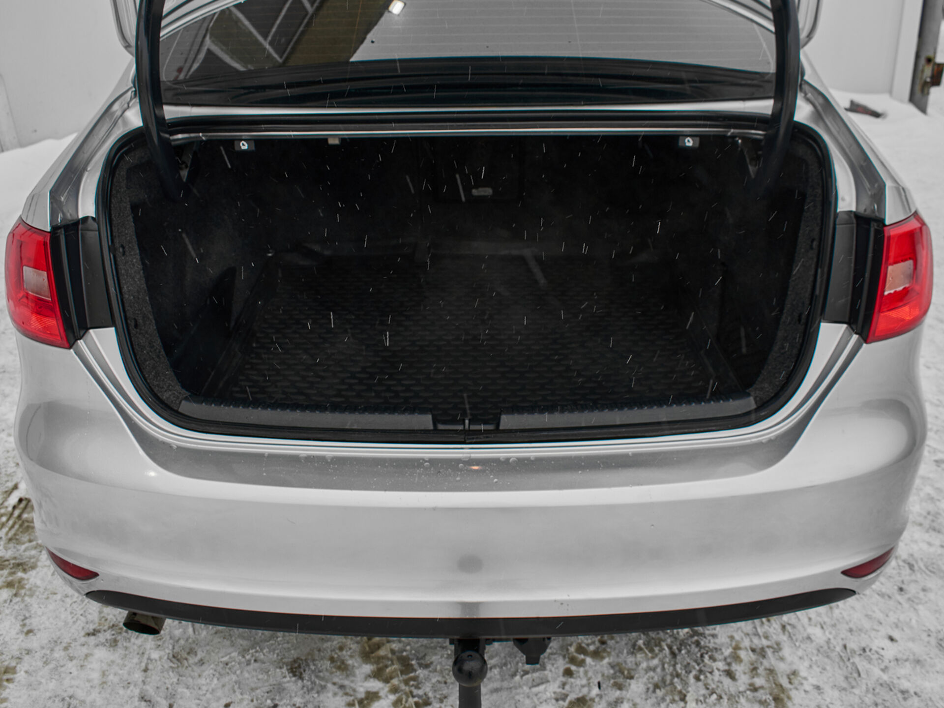 Купить Volkswagen Jetta 1.6 AT (105 л.с.), 2013 в Екатеренбурге