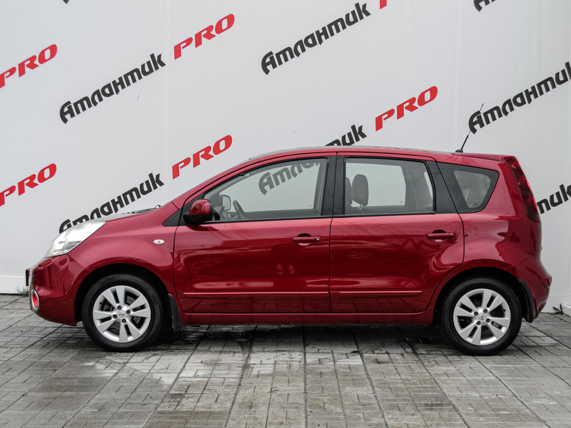 Купить Nissan Note 1.6 AT (110 л.с.), 2013 в Екатеренбурге