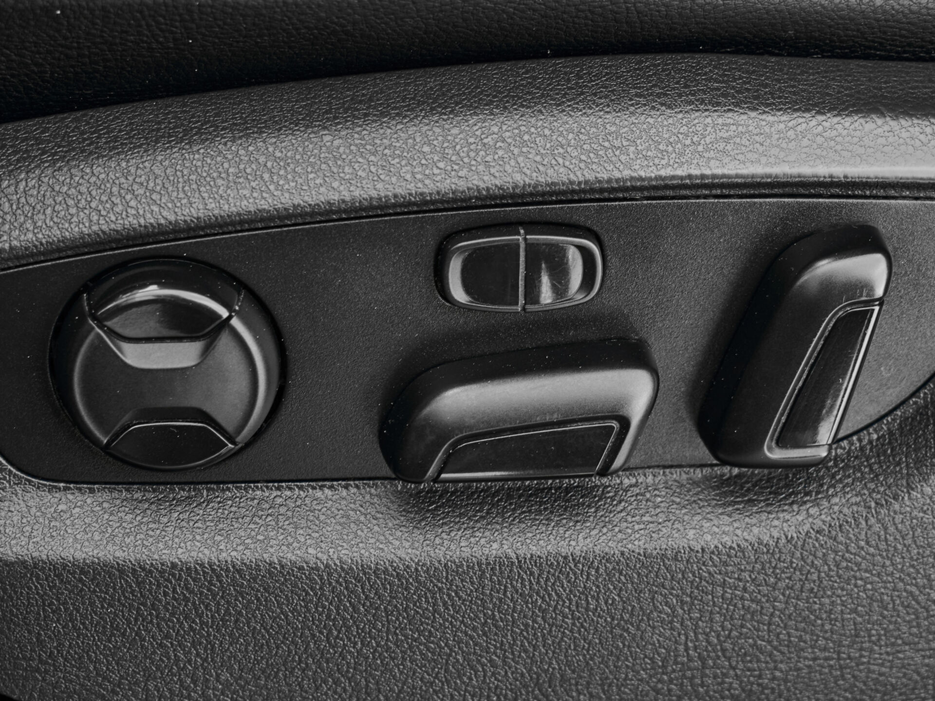 Купить Volkswagen Touareg 3.6 AT (249 л.с.) 4WD, 2011 в Екатеренбурге