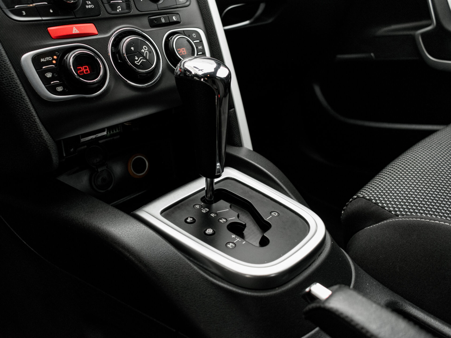 Купить Citroen DS4 1.6 AT (150 л.с.), 2012 в Екатеренбурге