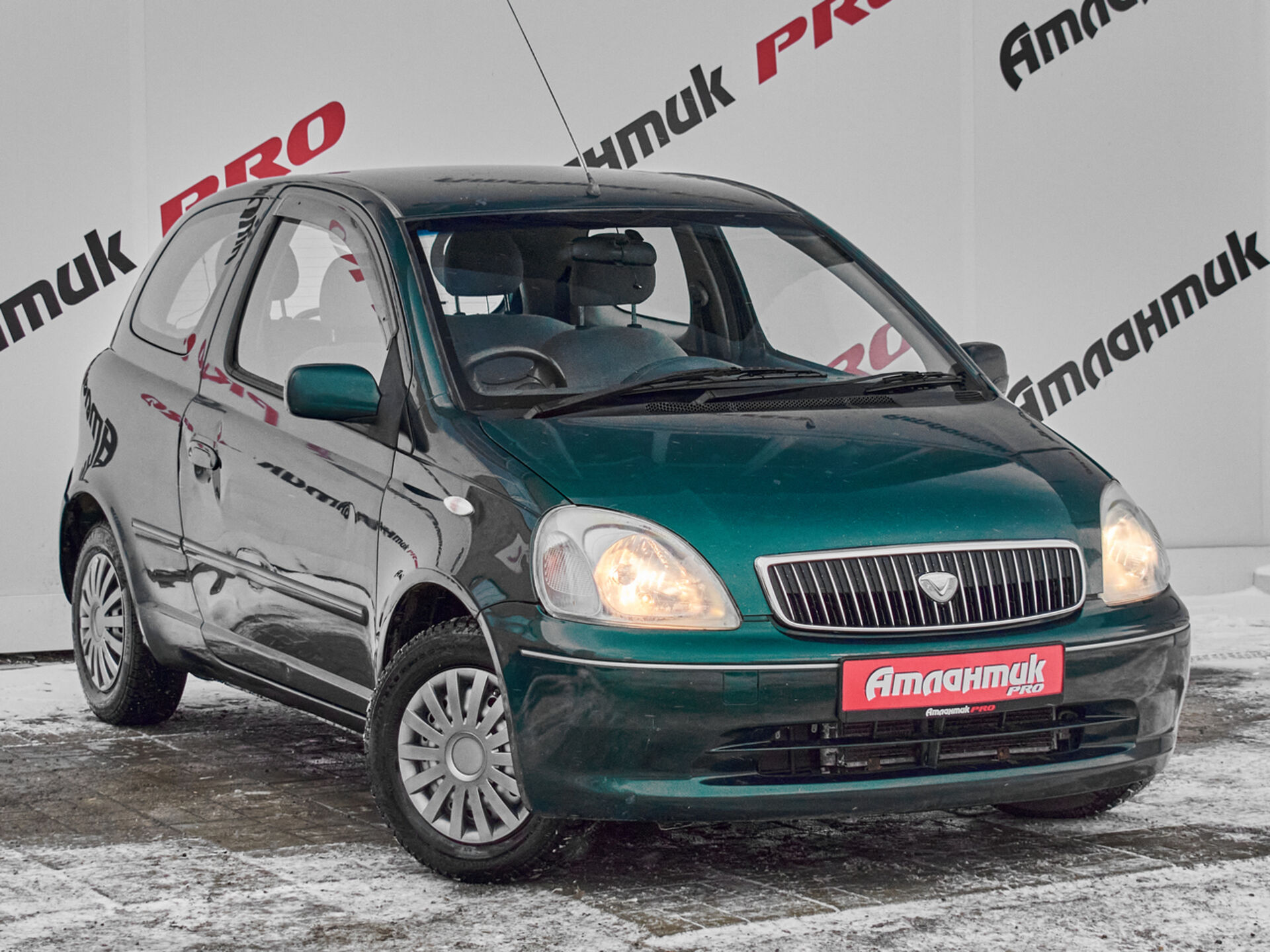 Купить Toyota Vitz 1.3 AT (86 л.с.), 2000 в Екатеренбурге