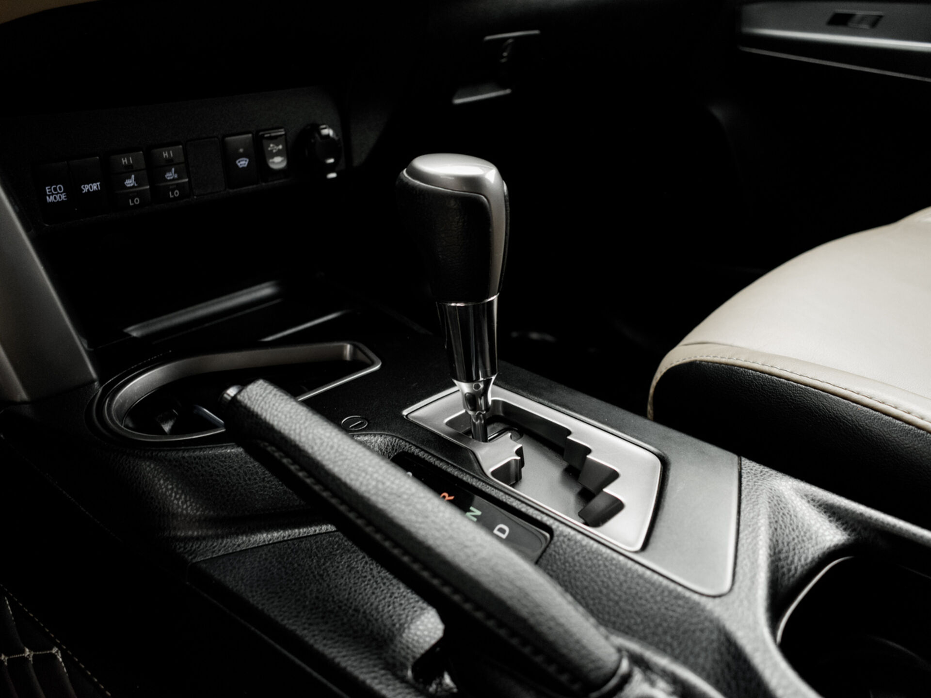 Купить Toyota RAV4 2.0 CVT (146 л.с.) 4WD, 2017 в Екатеренбурге