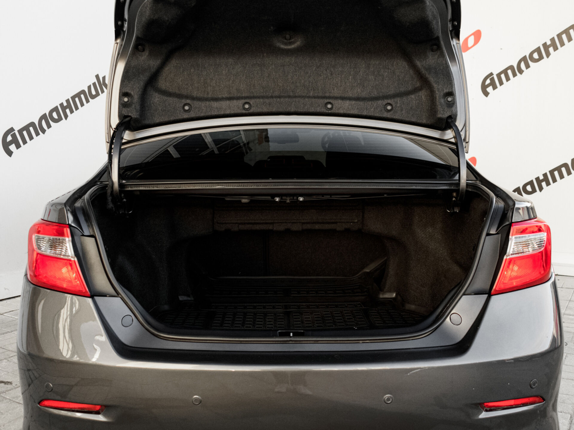 Купить Toyota Camry 2.5 AT (181 л.с.), 2013 в Екатеренбурге