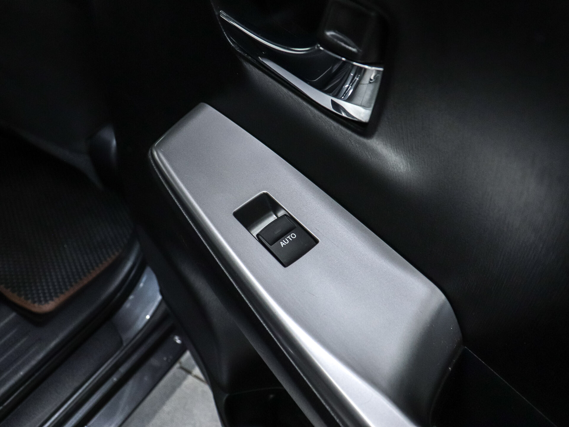 Toyota Prius Alpha 2018 20