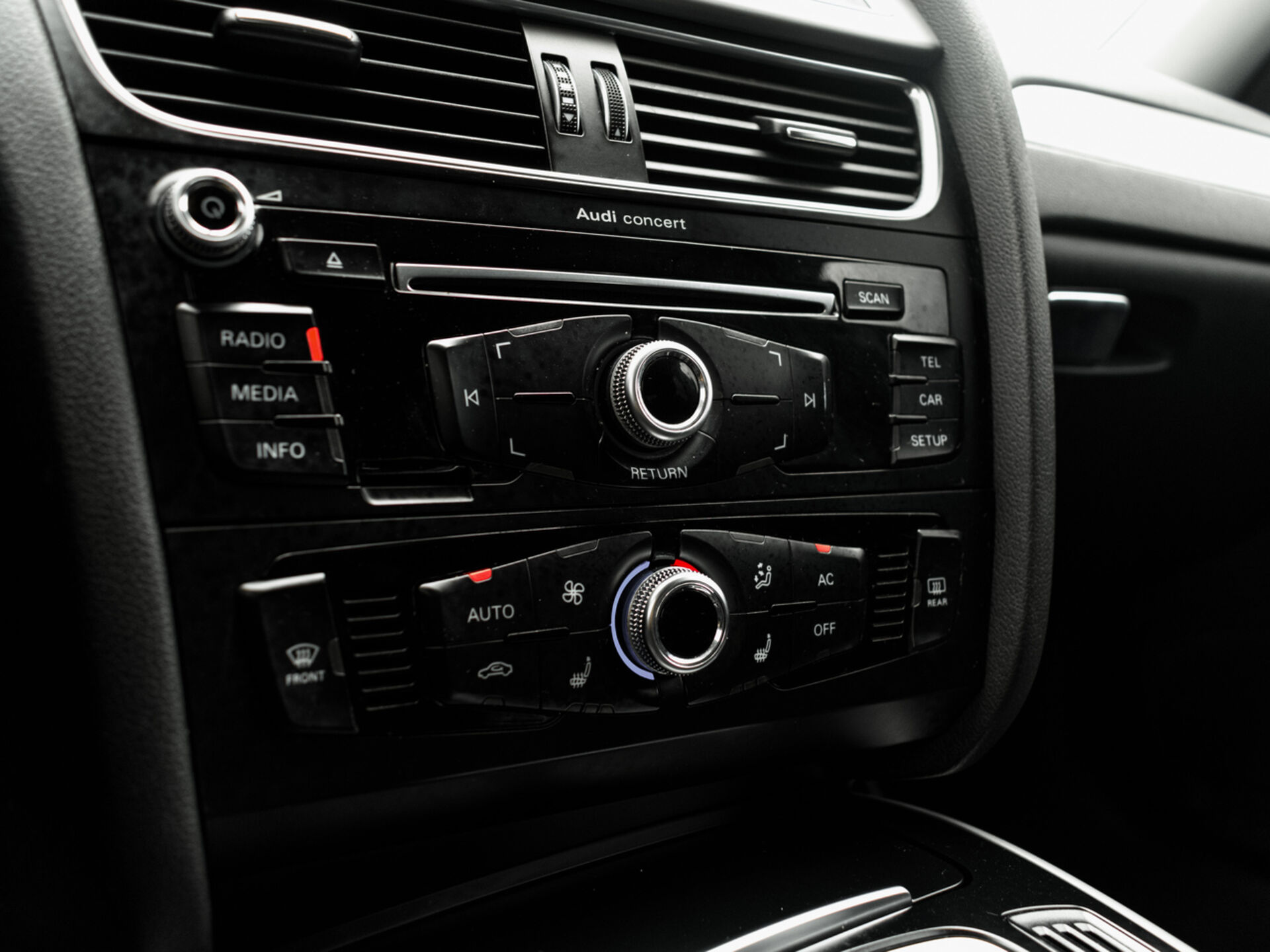 Купить Audi A4 1.8 CVT (170 л.с.), 2013 в Екатеренбурге