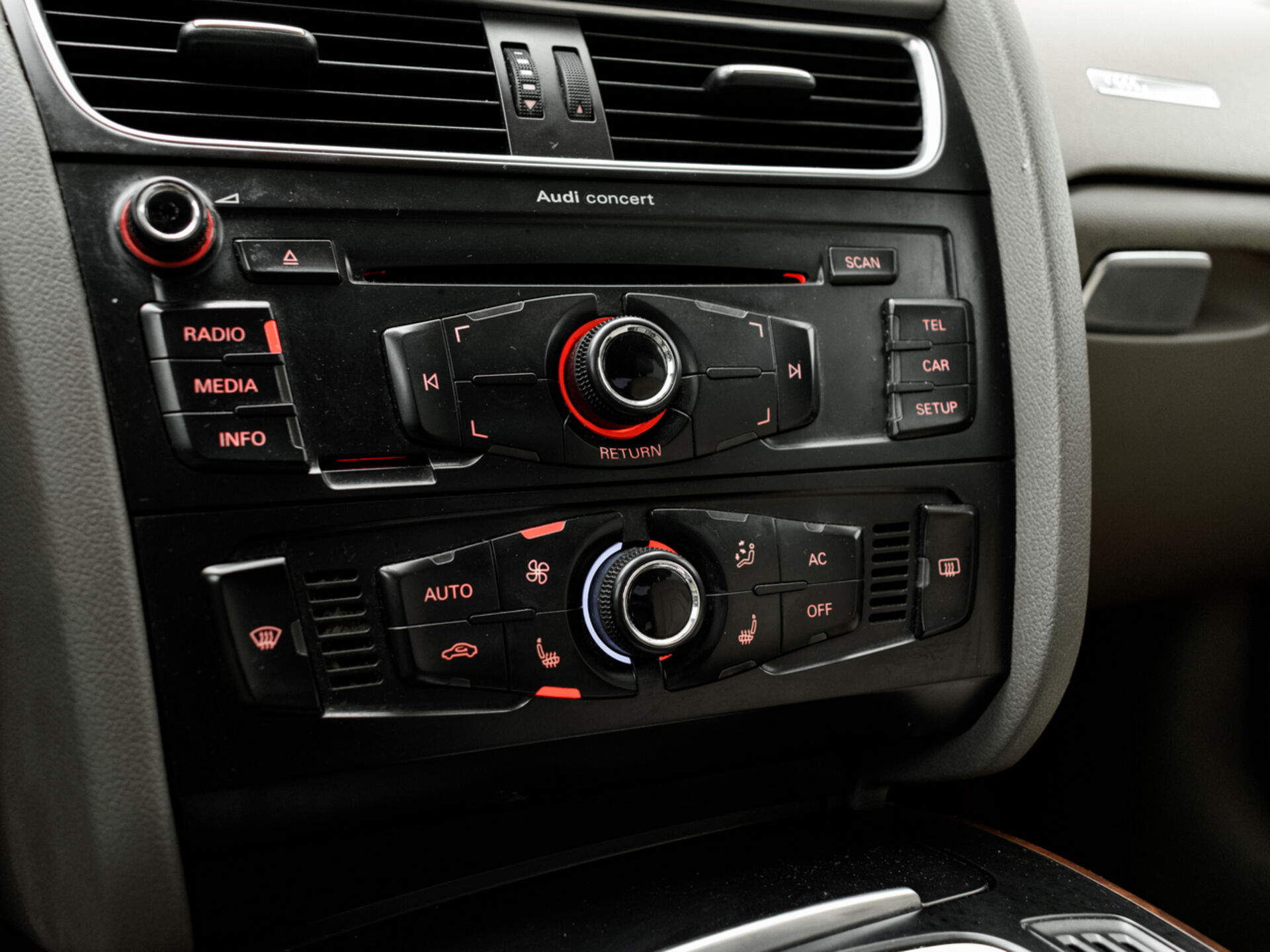 Купить Audi A5 2.0 CVT (180 л.с.), 2010 в Екатеренбурге