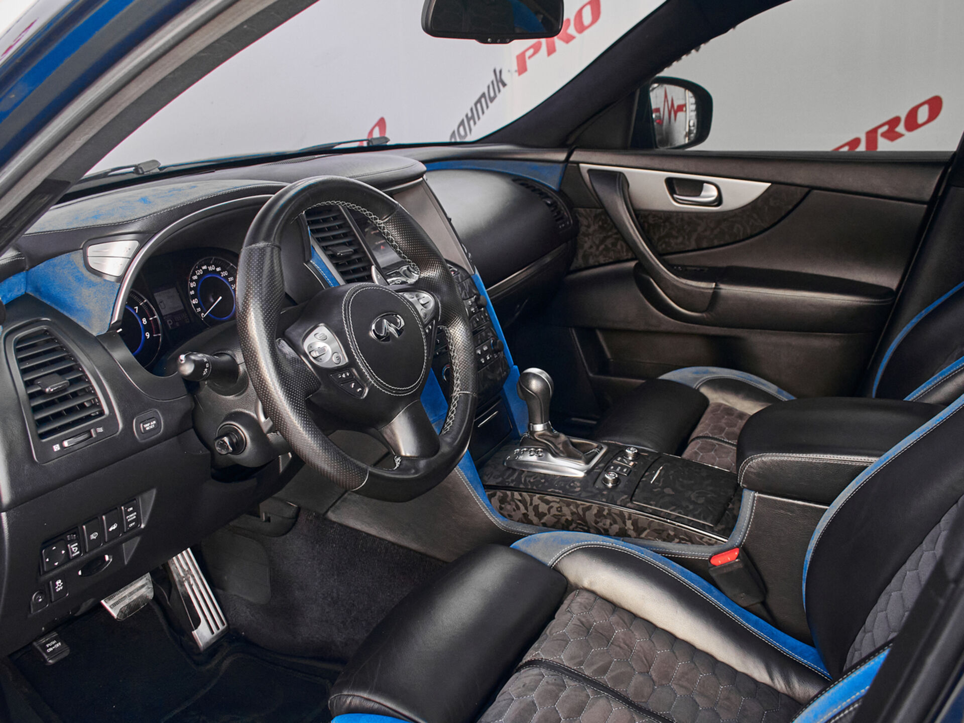 Купить Infiniti FX FX37 3.7 AT (333 л.с.) 4WD, 2013 в Екатеренбурге