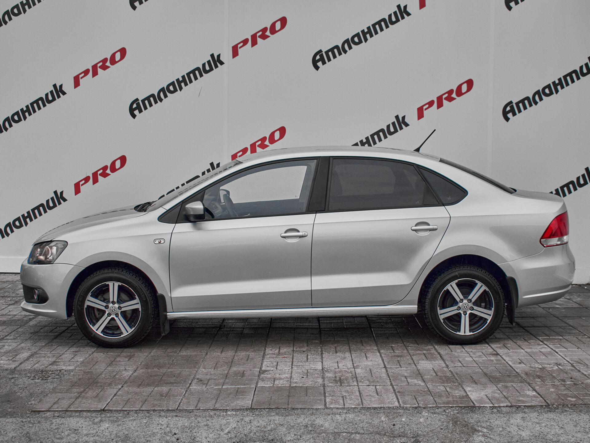 Купить Volkswagen Polo 1.6 AT (105 л.с.), 2015 в Екатеренбурге